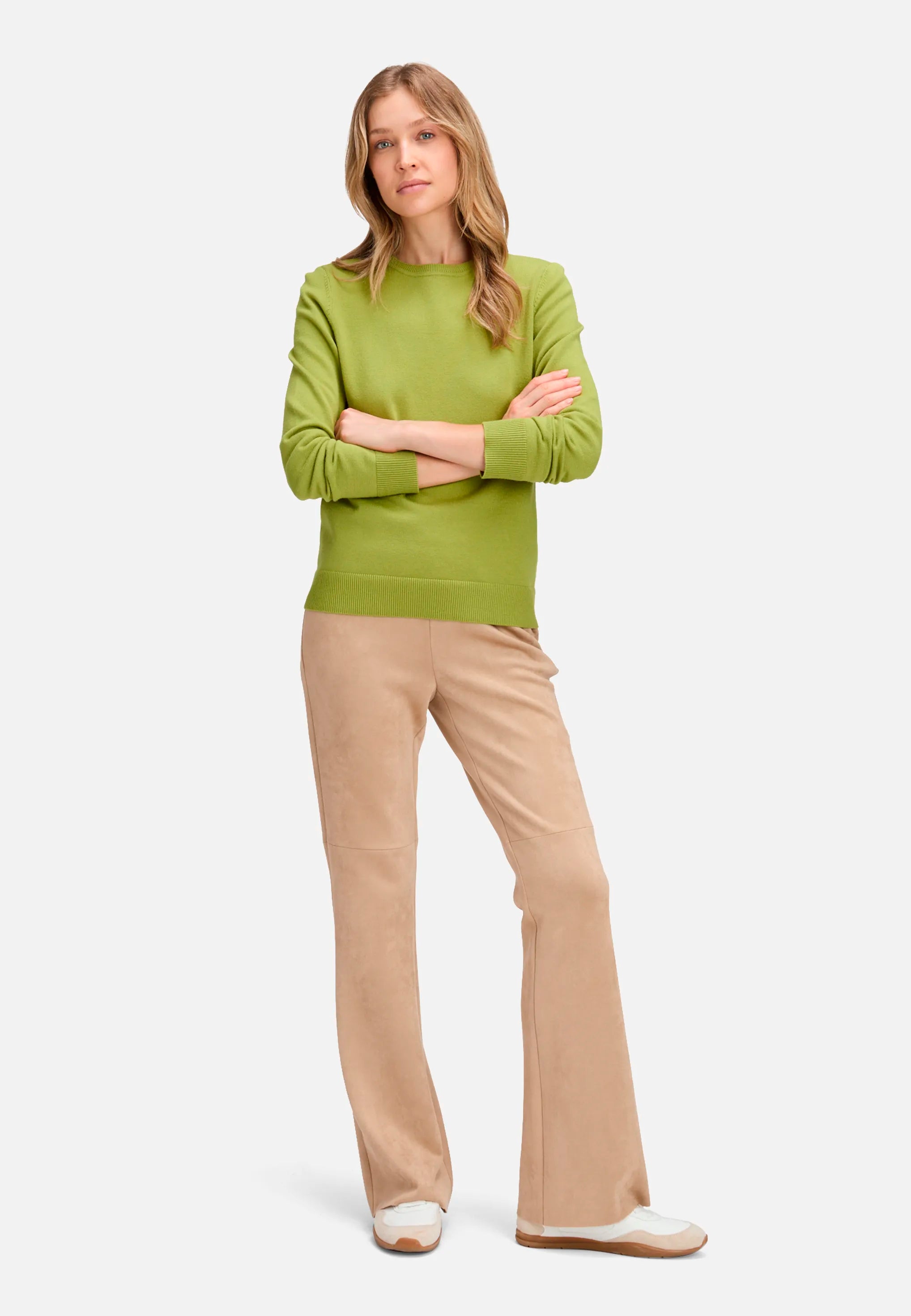 Betty Barclay_Fresh Moss_Basic Knit Sweater with a Round Neck_5342-2907_5436_02