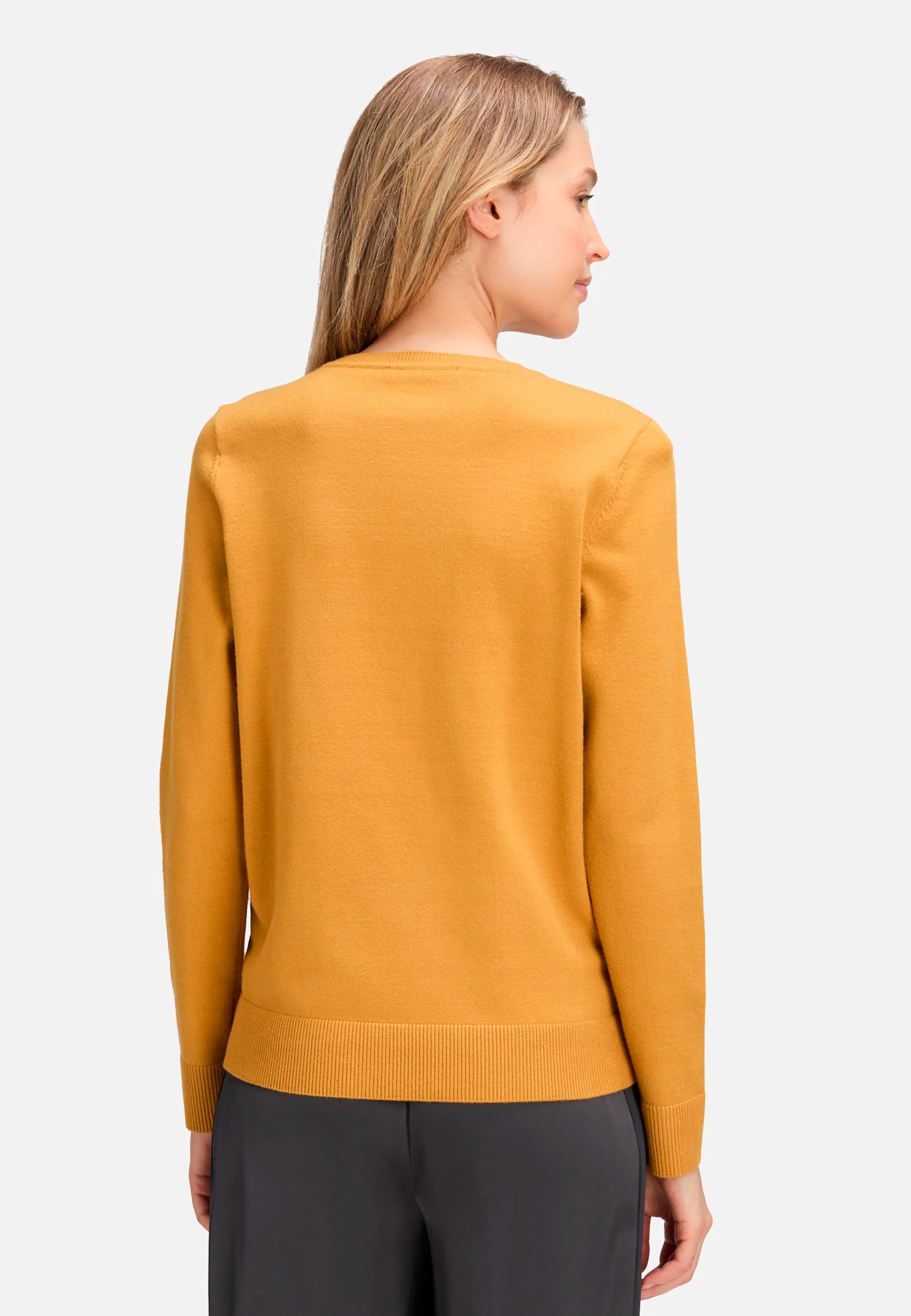 Betty Barclay_Autumn Gold_Basic Knit Sweater with a Round Neck_5342-2907_7256_03
