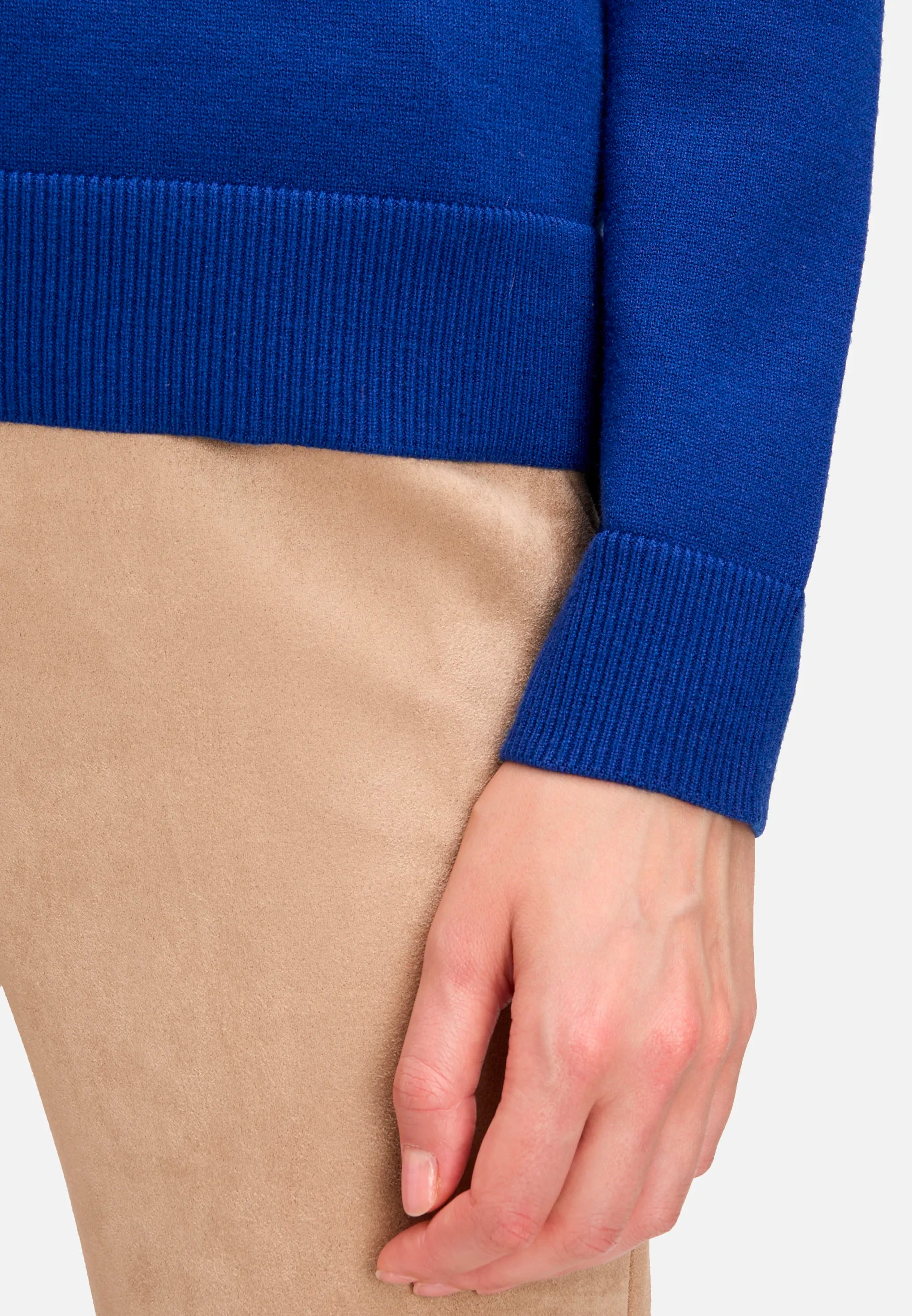 Betty Barclay_Adria_Basic Knit Sweater with Stand-Up Collar_5343-2907_8329_06