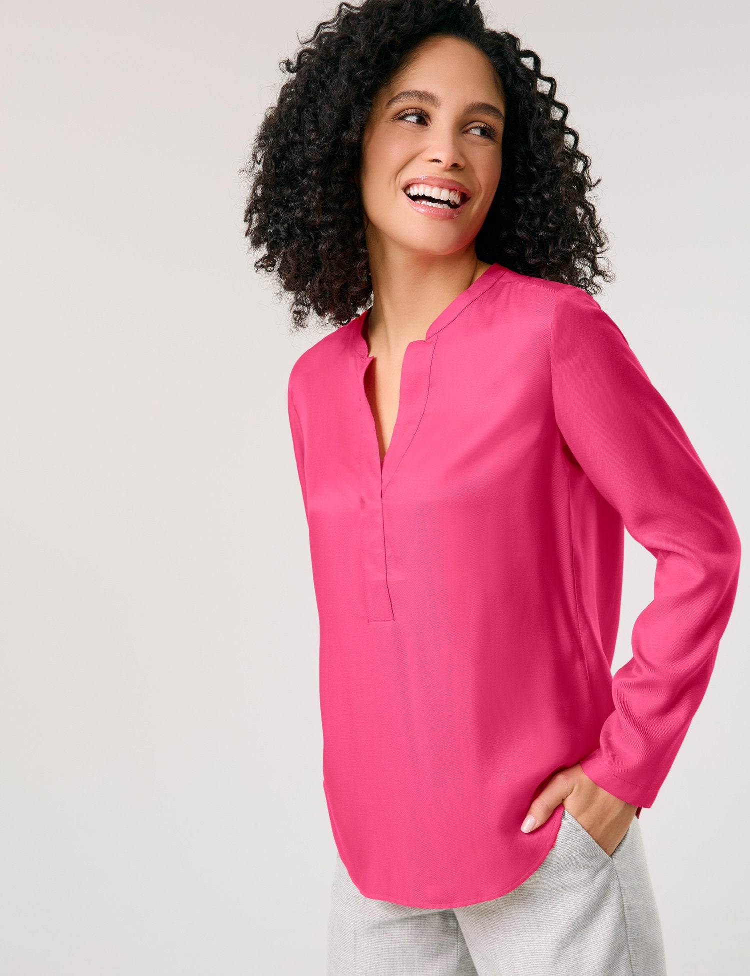 Gerry Weber_Sustainable Blouse with a Notch Neckline_560002-31410_30341_01