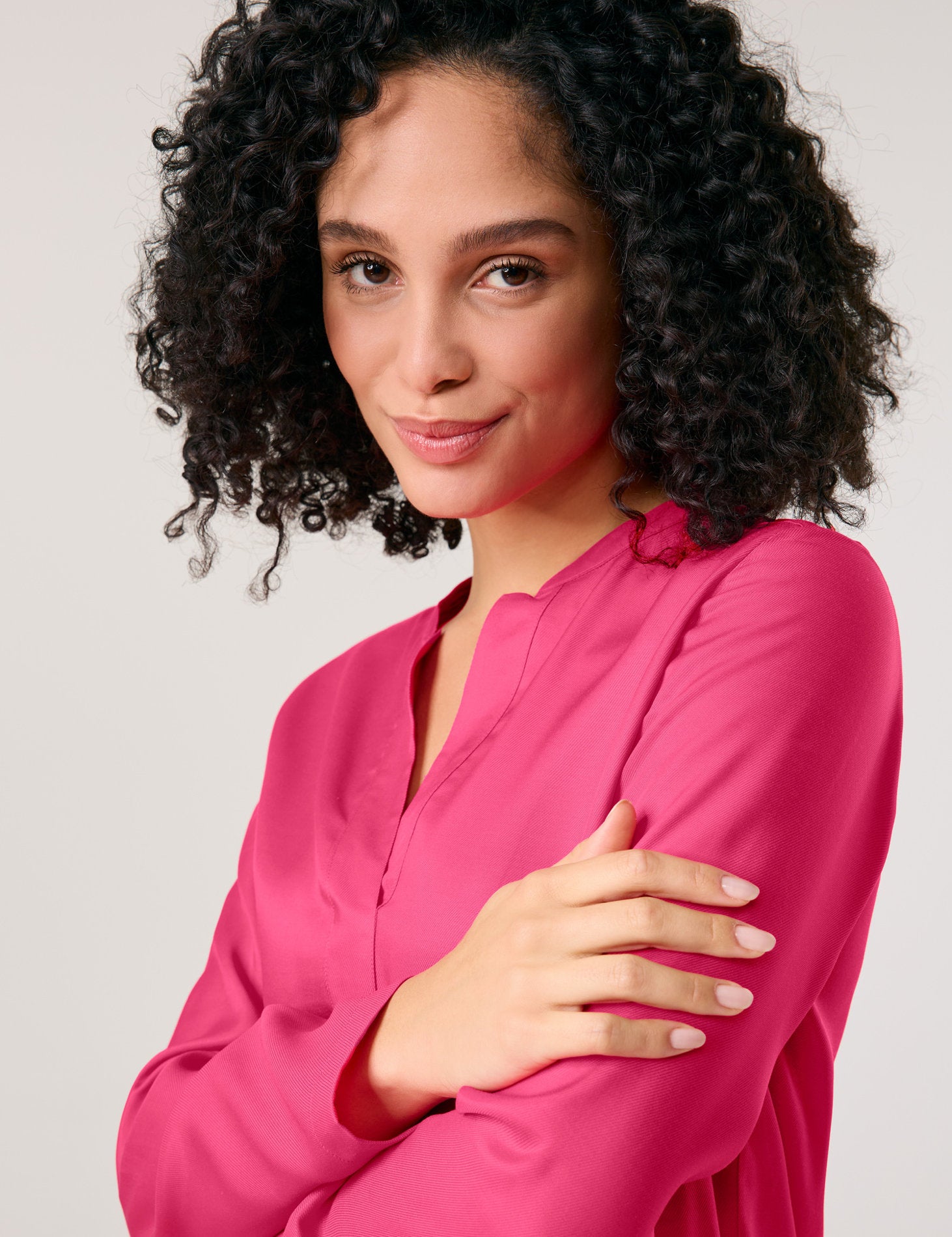 Gerry Weber_Sustainable Blouse with a Notch Neckline_560002-31410_30341_04