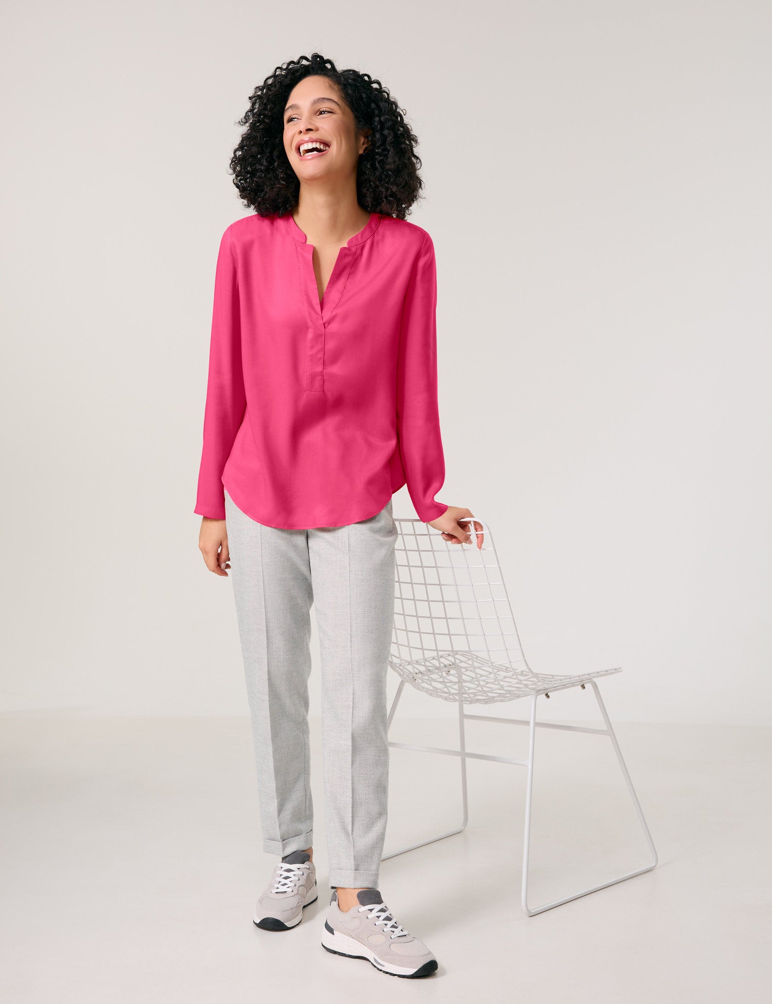 Gerry Weber_Sustainable Blouse with a Notch Neckline_560002-31410_30341_05
