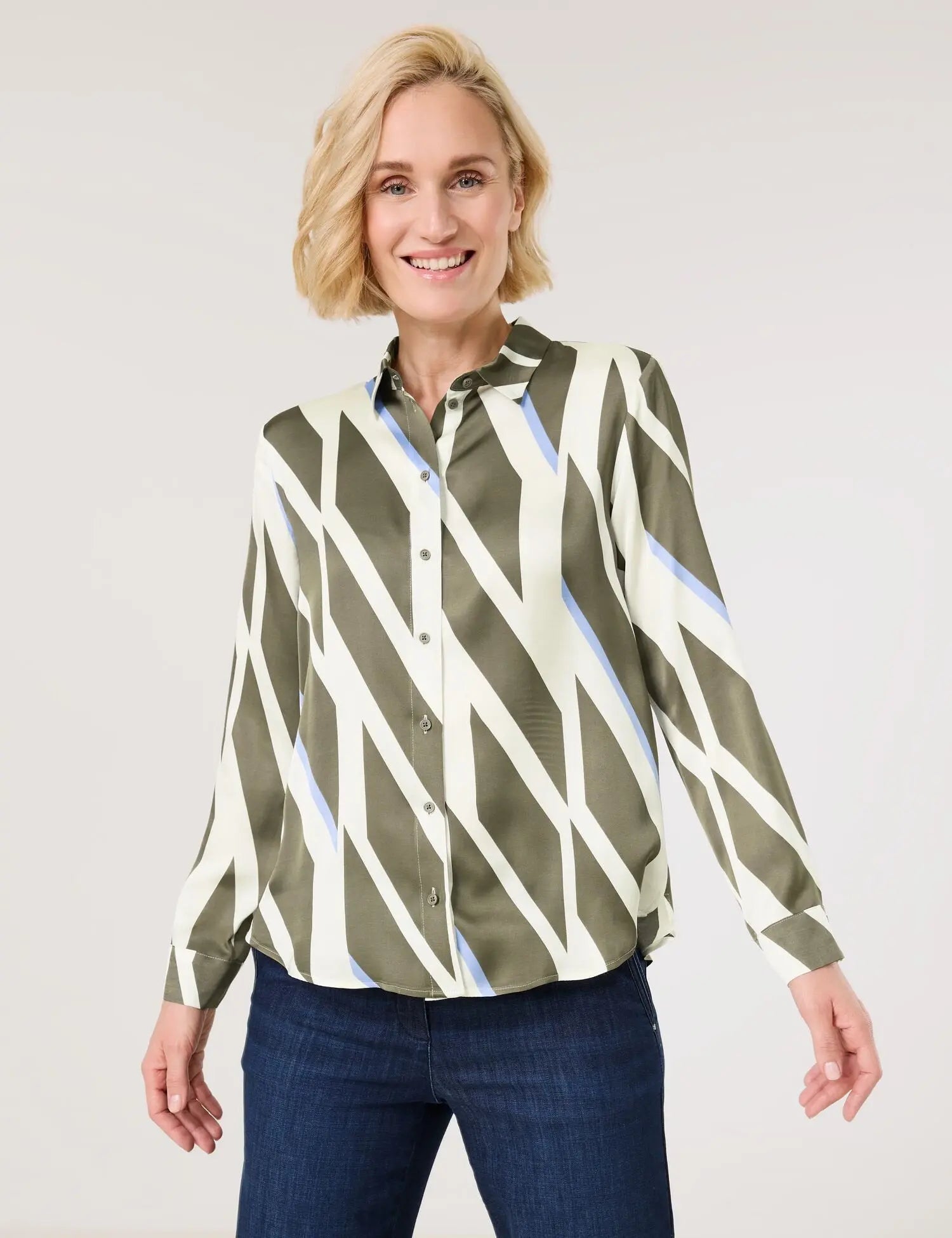Gerry Weber_Flowing Long Sleeve Blouse with Hem Slits_560008-31403_5003_01