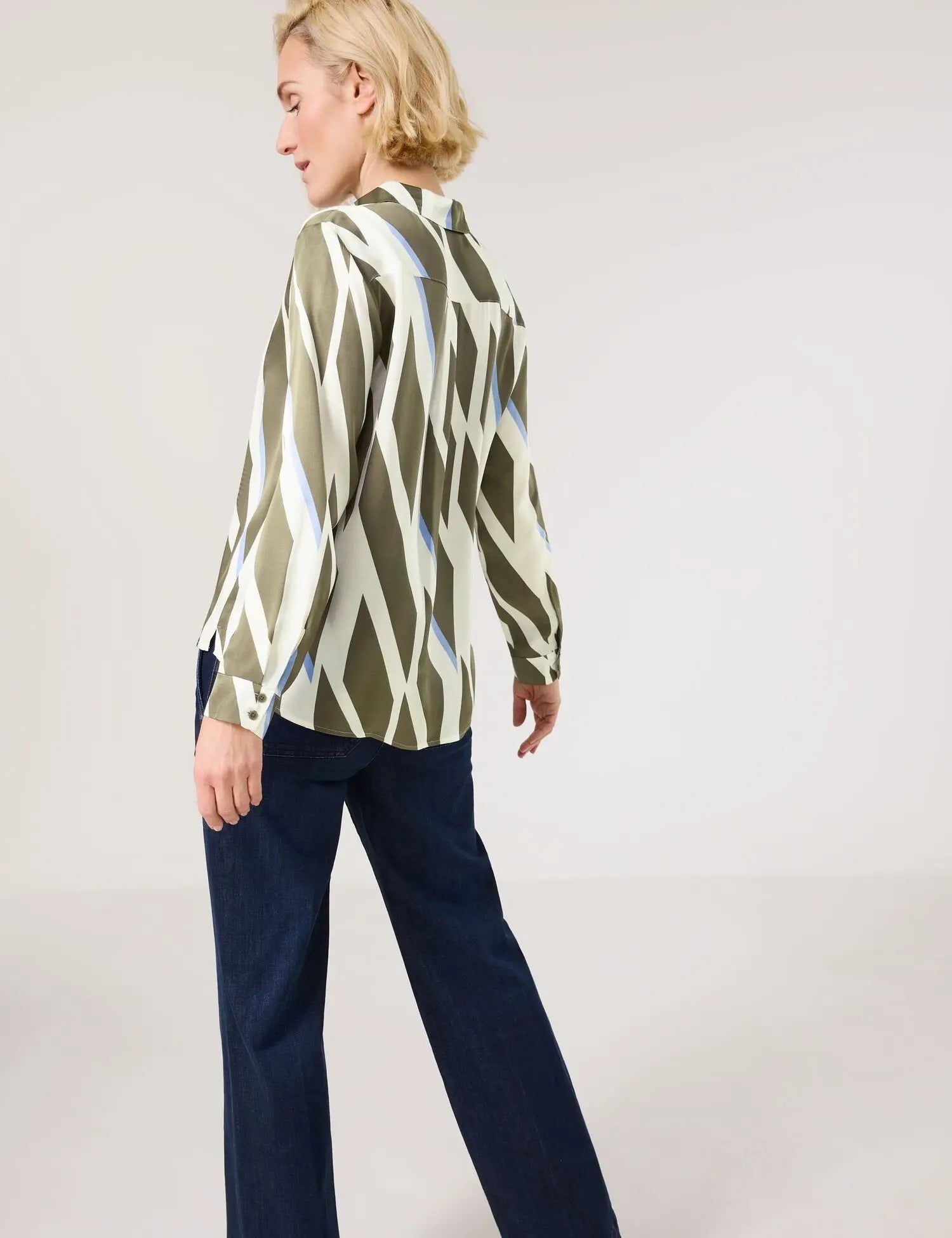 Gerry Weber_Flowing Long Sleeve Blouse with Hem Slits_560008-31403_5003_06