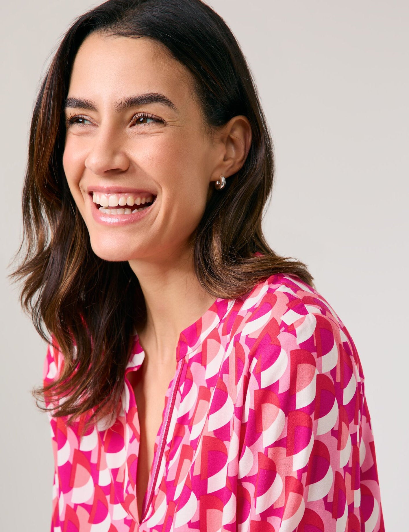 Gerry Weber_Flowing Long Sleeve Blouse with an All-Over Pattern_560026-31455_3009_05