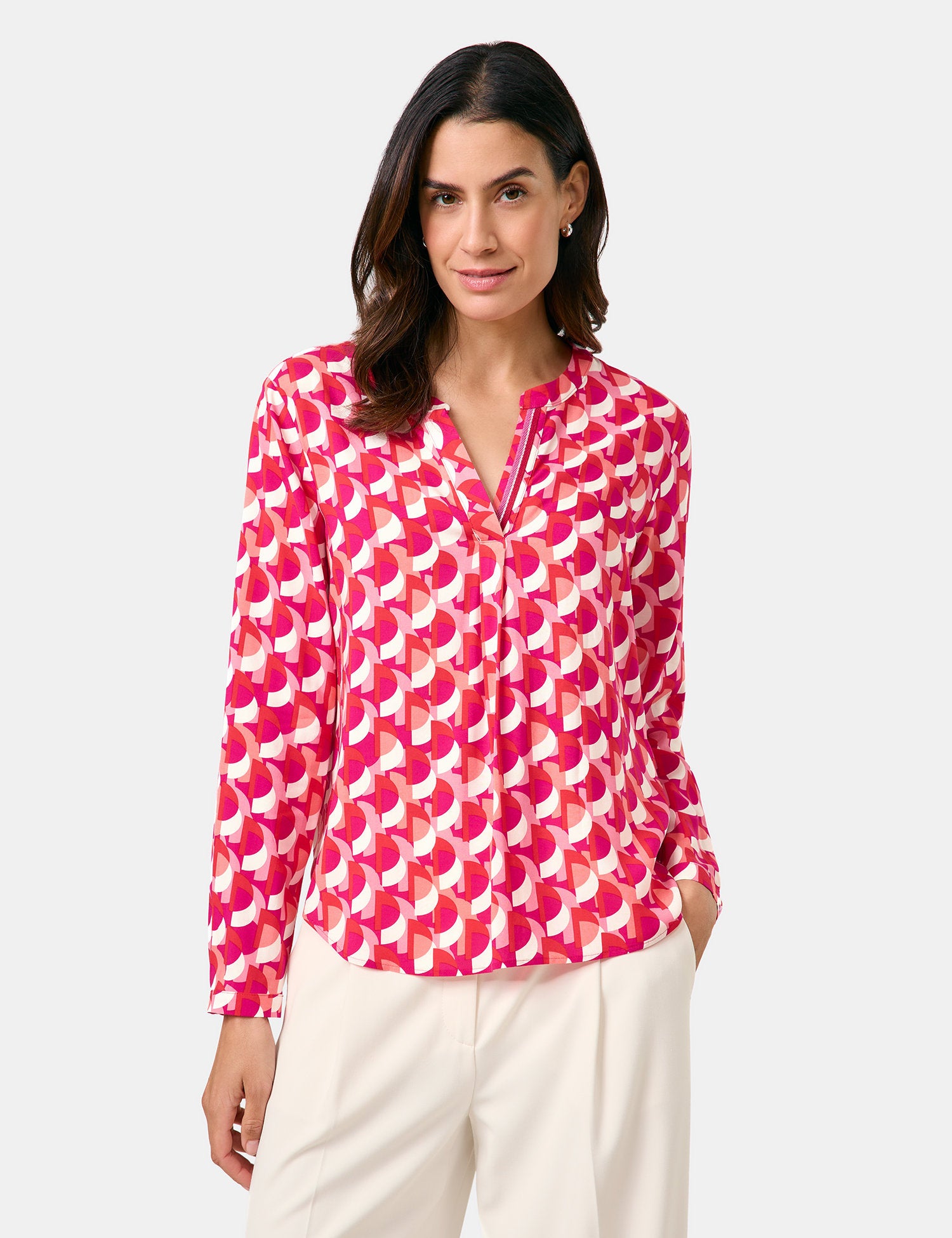 Gerry Weber_Flowing Long Sleeve Blouse with an All-Over Pattern_560026-31455_3009_06