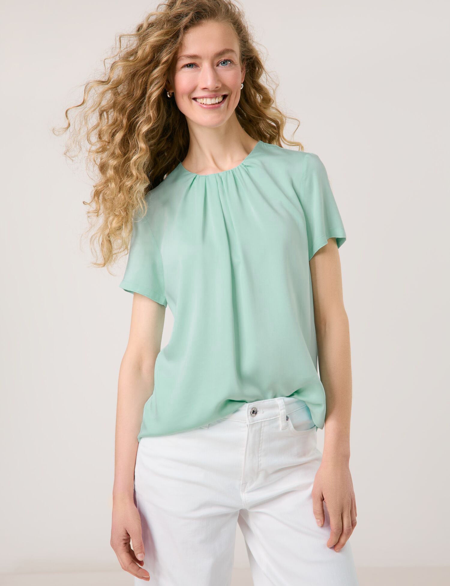 Gerry Weber_Flowing Blouse Top with Pleated Details_560034-31509_80099_01