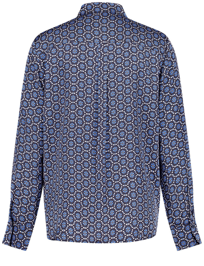 Gerry Weber_Sustainable Shirt Blouse with an All-Over Pattern_560058-31412_8001_03