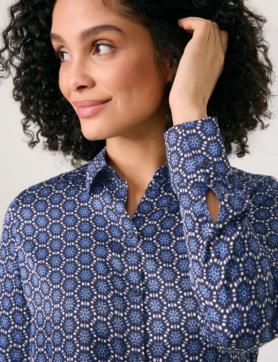 Gerry Weber_Sustainable Shirt Blouse with an All-Over Pattern_560058-31412_8001_04