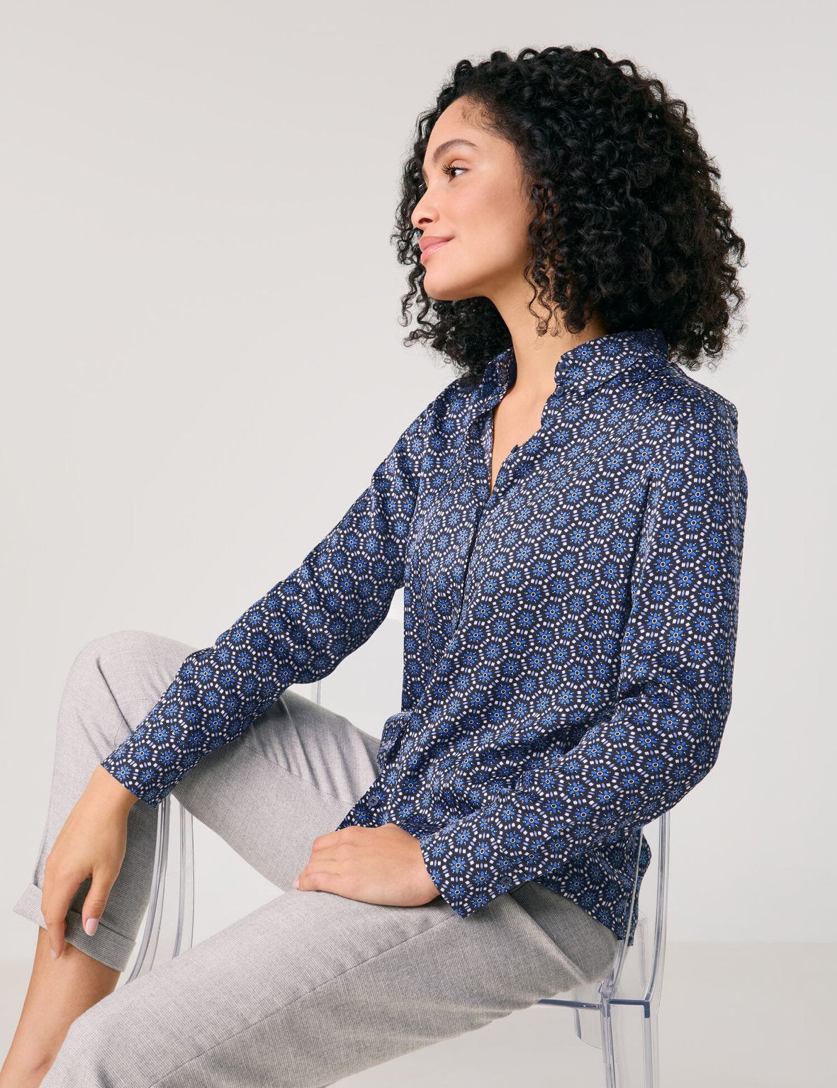 Gerry Weber_Sustainable Shirt Blouse with an All-Over Pattern_560058-31412_8001_05