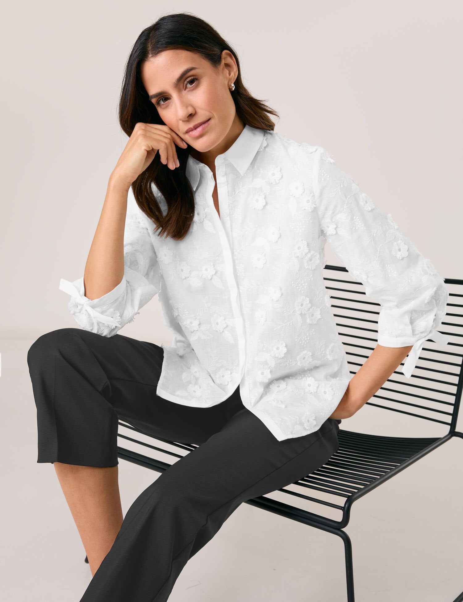 Gerry Weber_Blouse with 3/4-Length Sleeves and 3D Floral AppliquŽing_560106-31451_99600_08
