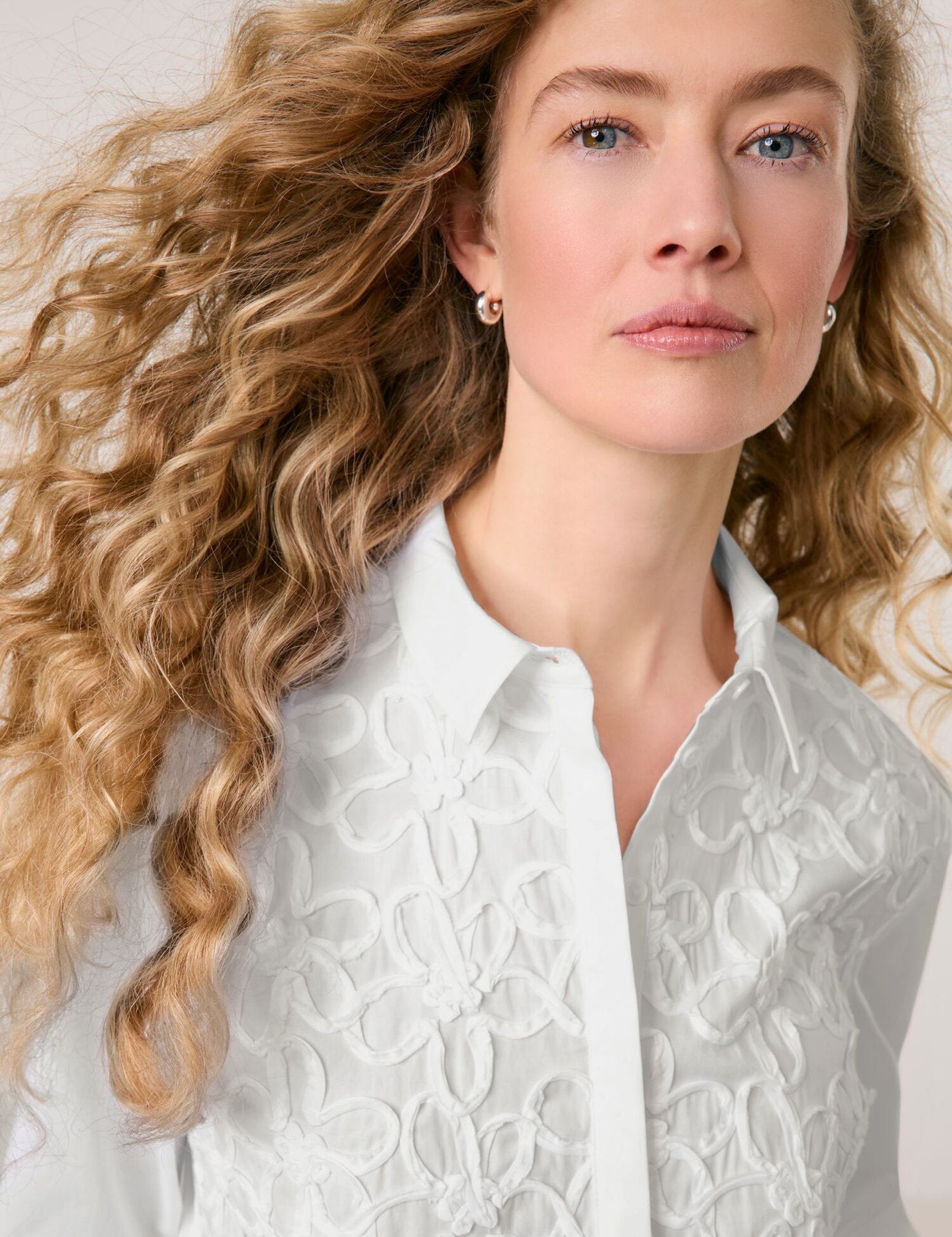 Gerry Weber_Long Sleeve Blouse with Floral Embroidery_560120-31415_99600_04