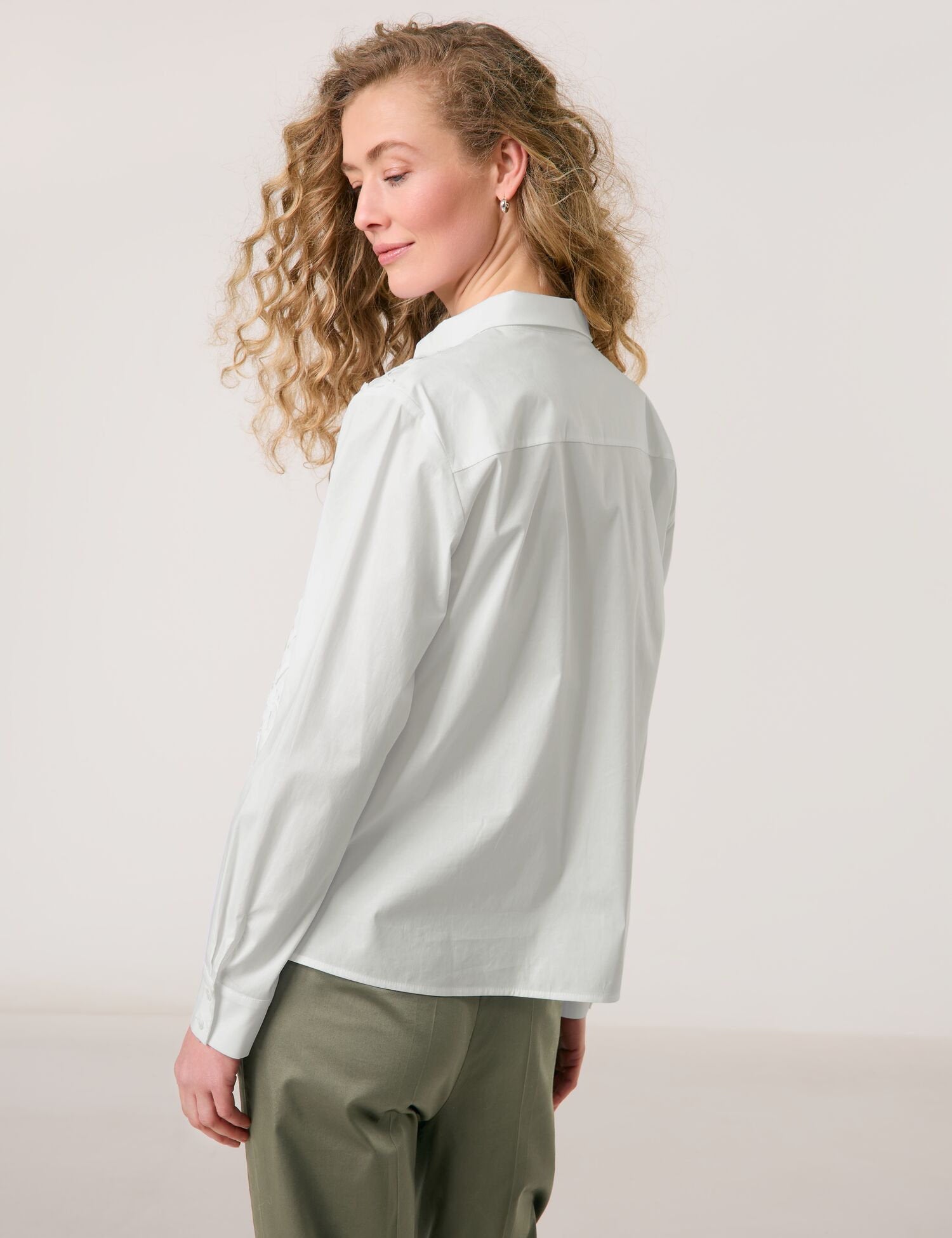 Gerry Weber_Long Sleeve Blouse with Floral Embroidery_560120-31415_99600_06