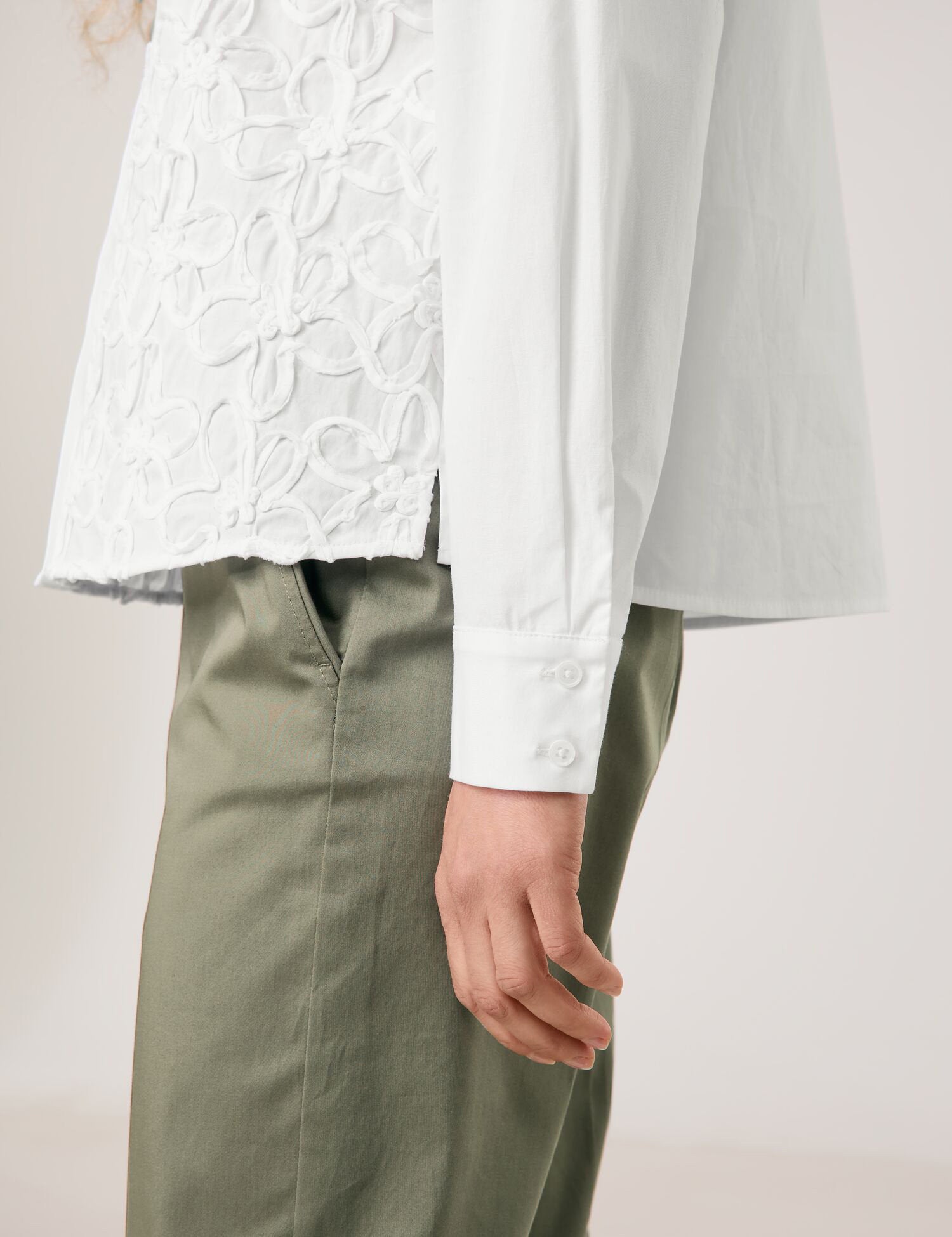 Gerry Weber_Long Sleeve Blouse with Floral Embroidery_560120-31415_99600_07