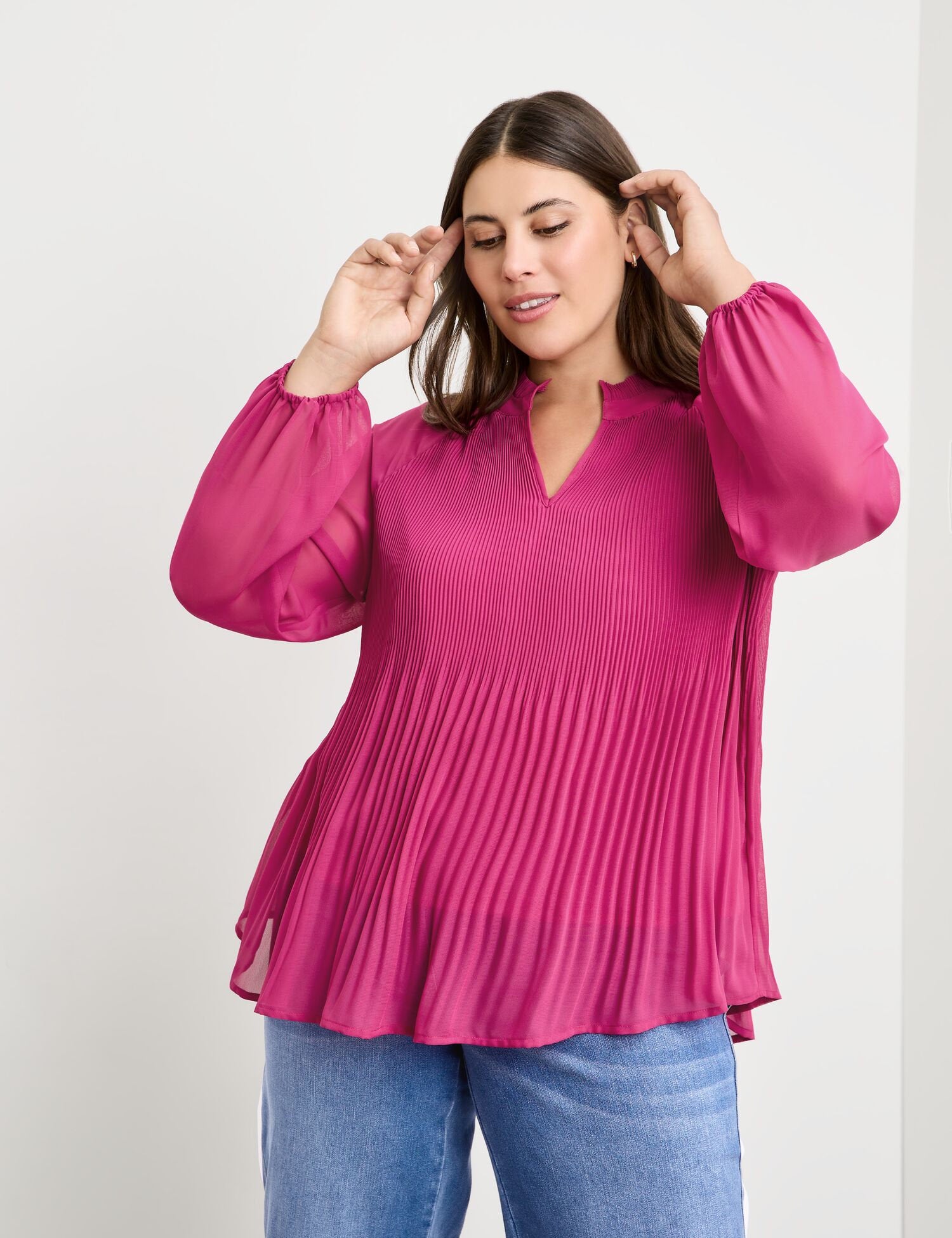 Flared Pleated Blouse With Balloon Sleeves_560534-21133_3500_05