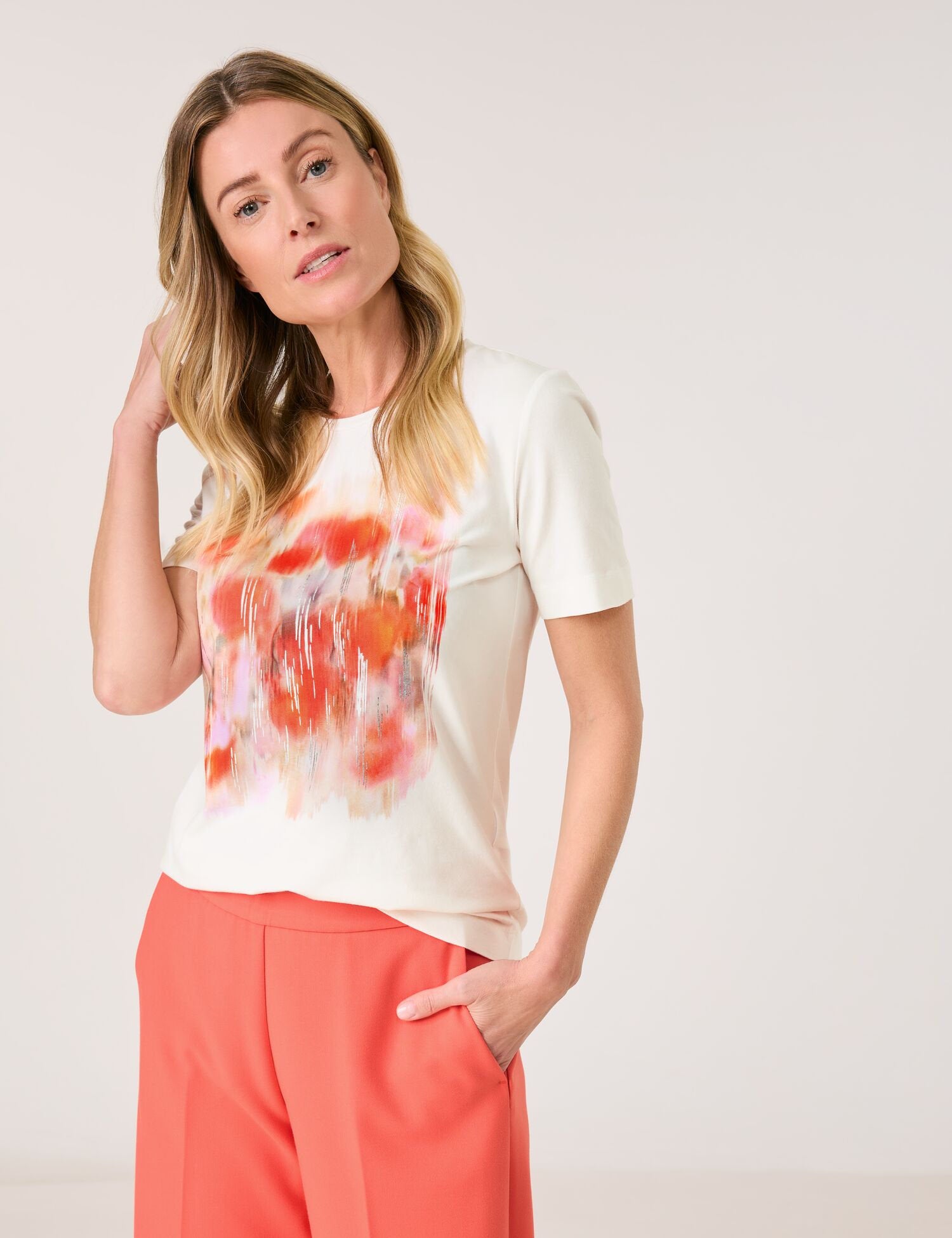 Gerry Weber_T-Shirt with an Abstract Front Print_570228-35003_9040_01
