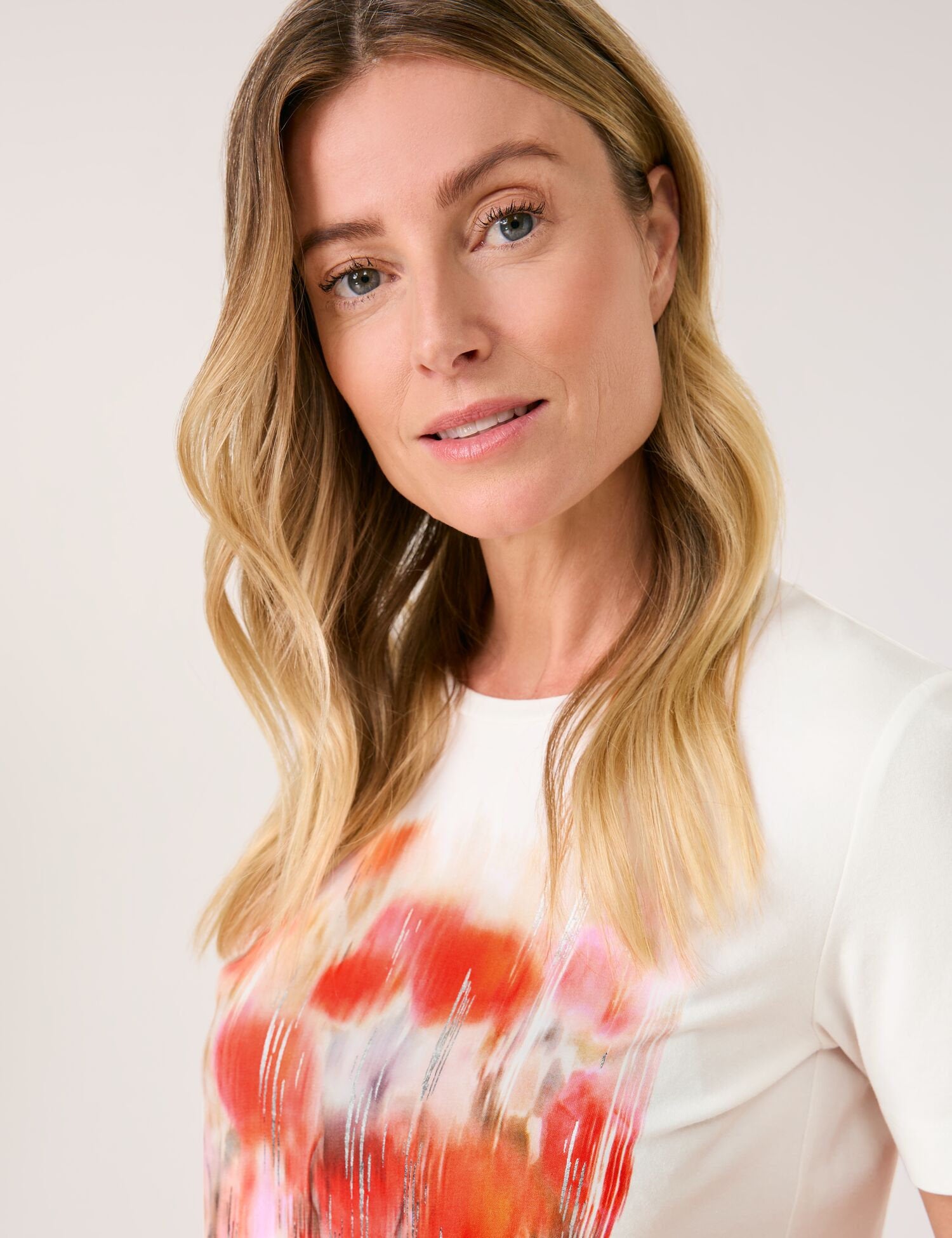 Gerry Weber_T-Shirt with an Abstract Front Print_570228-35003_9040_05