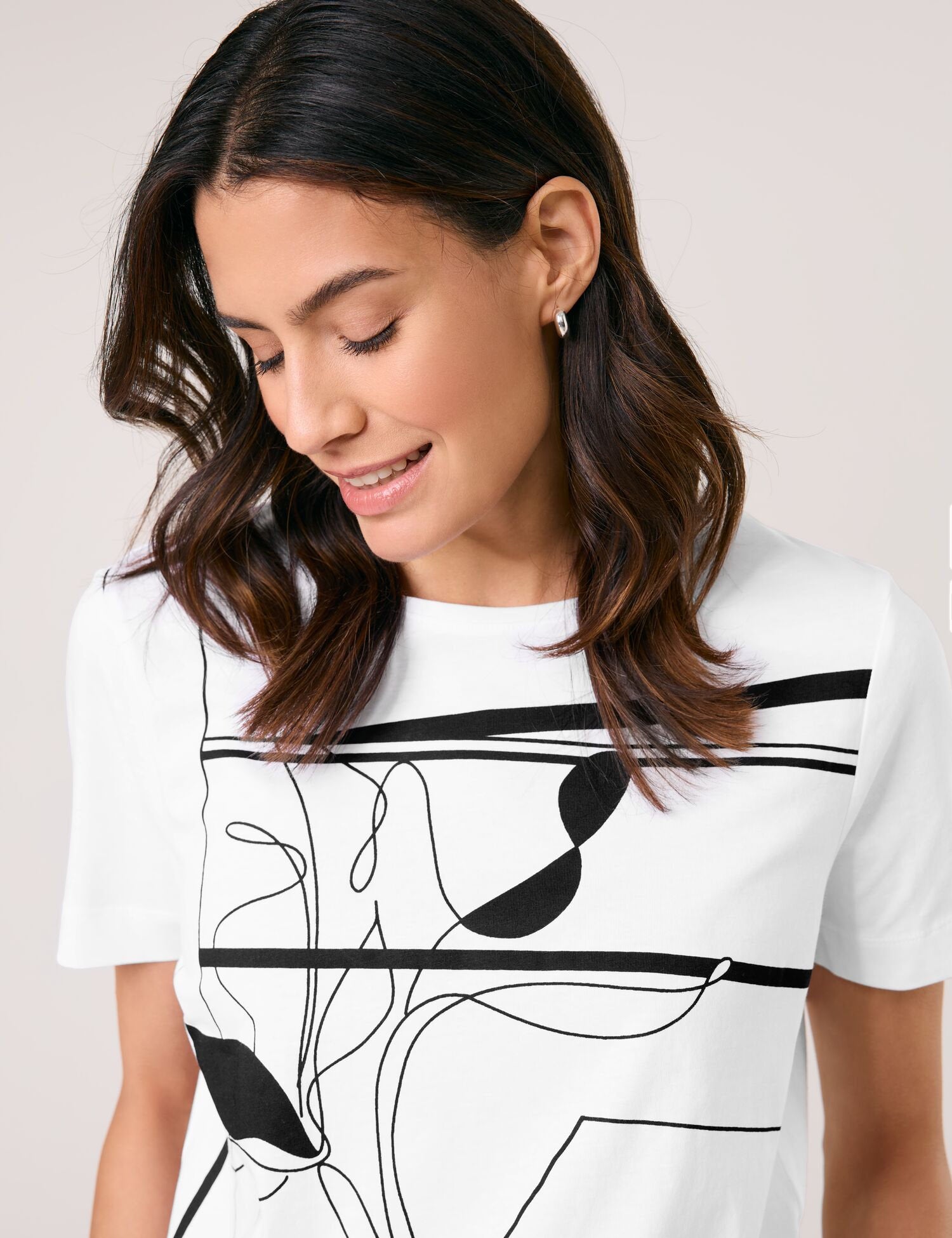 Gerry Weber_Cotton T-Shirt with an Abstract Front Print_570303-35045_9093_06