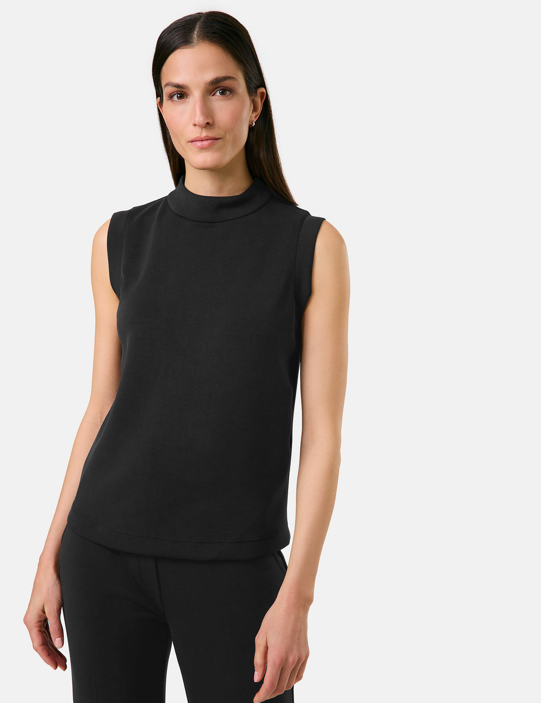 Gerry Weber_Sleeveless Sand-Washed Top with a Zip Detail_570387-35006_11000_02