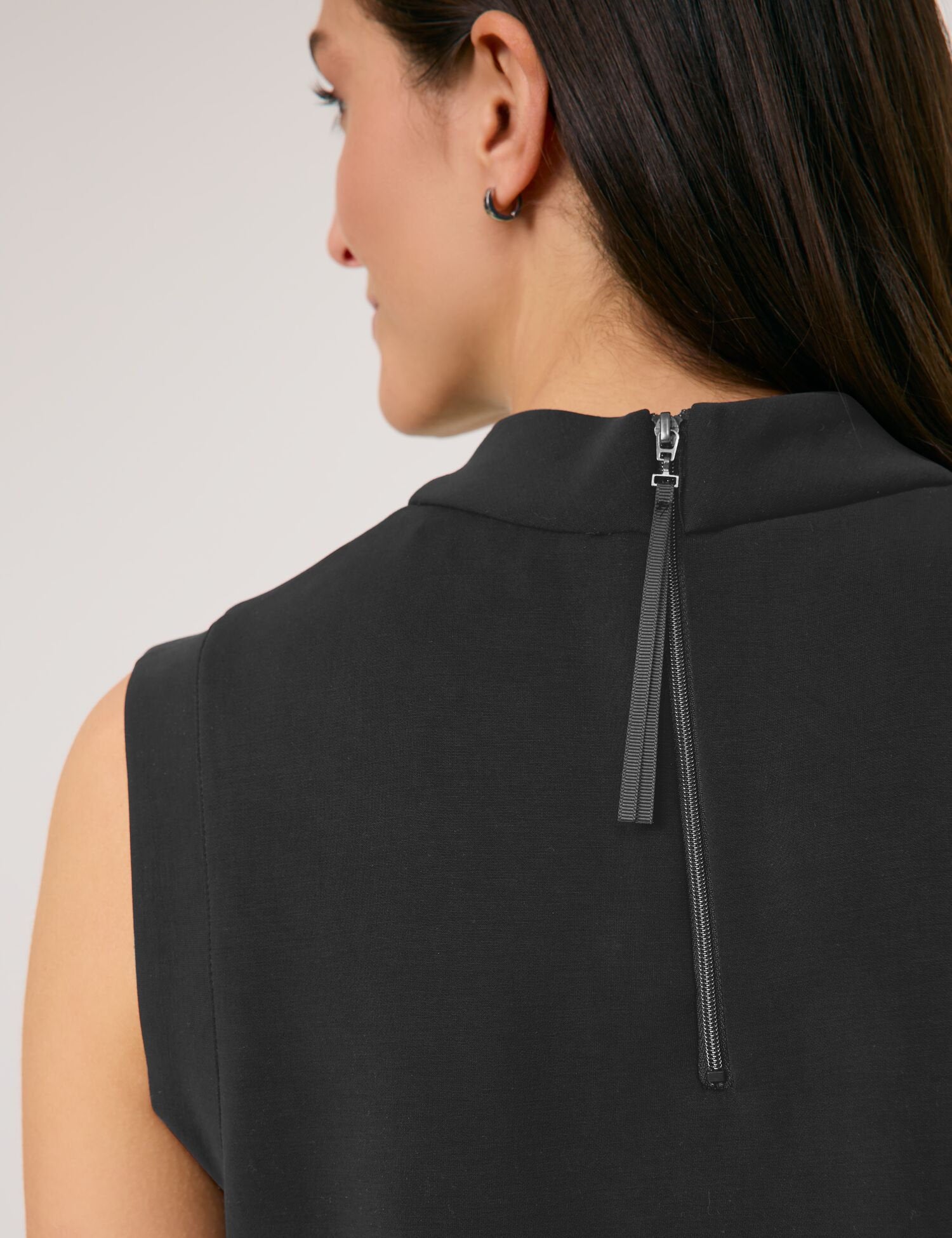 Gerry Weber_Sleeveless Sand-Washed Top with a Zip Detail_570387-35006_11000_07