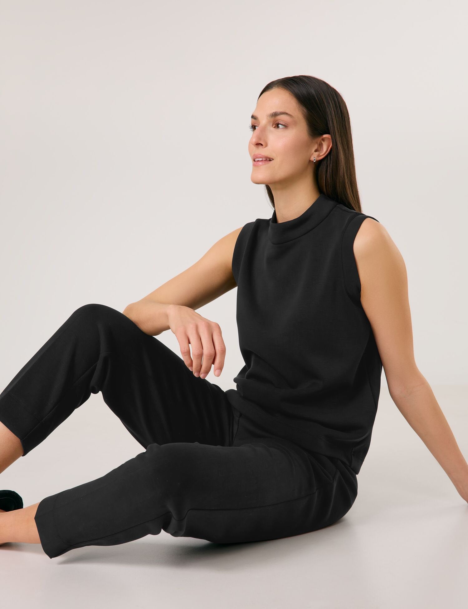 Gerry Weber_Sleeveless Sand-Washed Top with a Zip Detail_570387-35006_11000_08