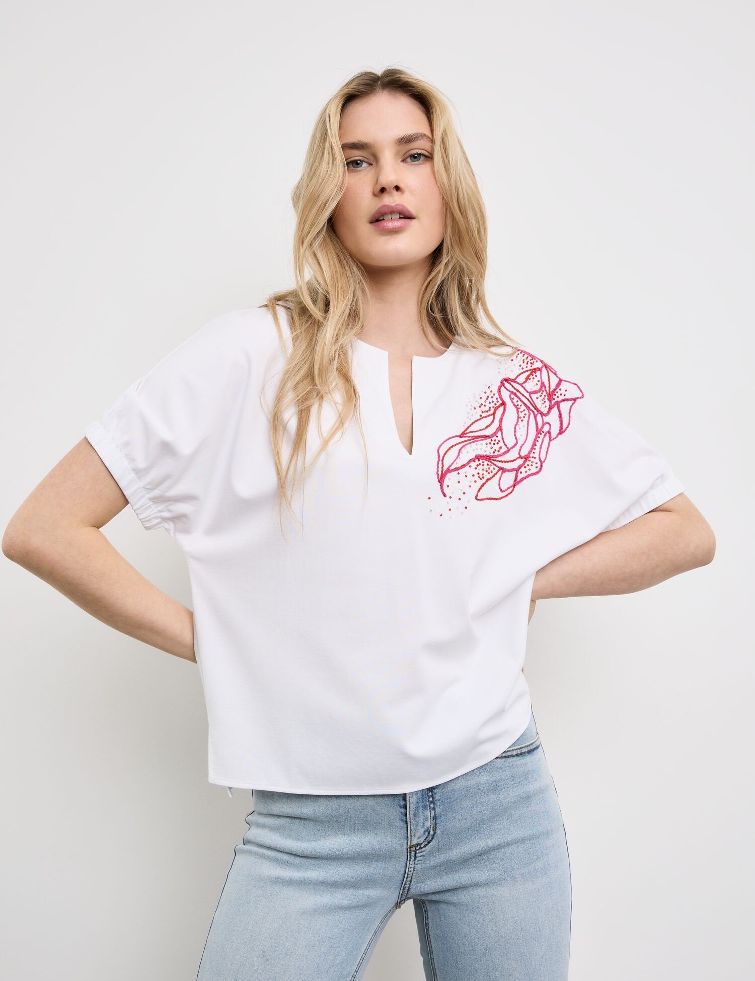 Top With Embroidery_571354-16211_9602_03