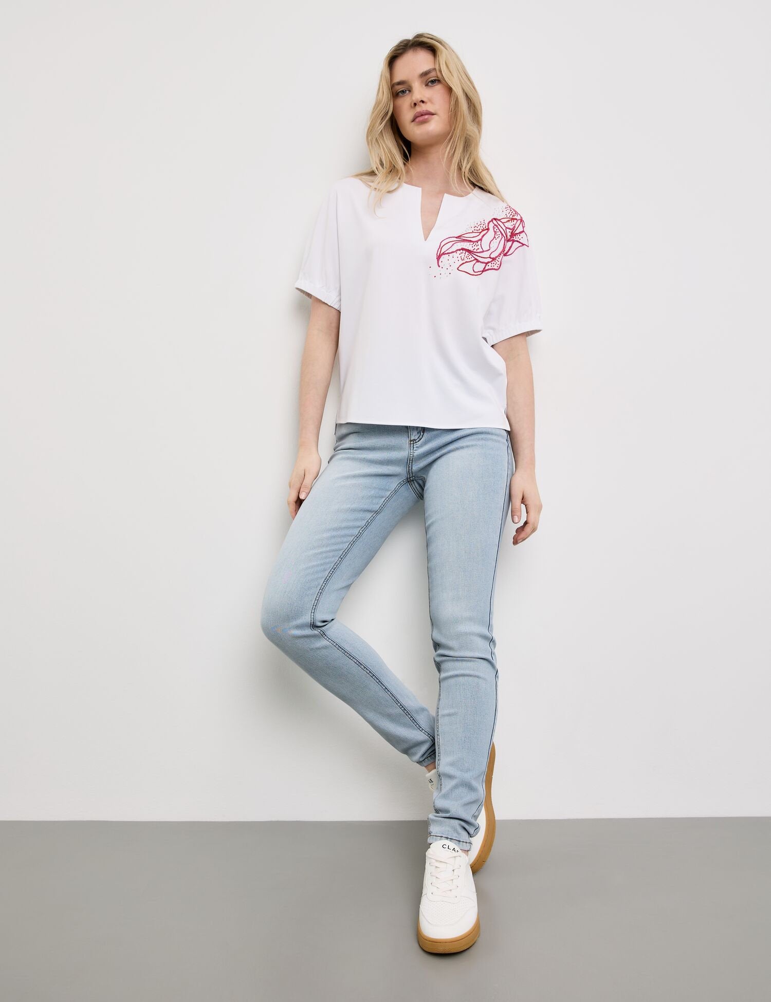 Top With Embroidery_571354-16211_9602_05