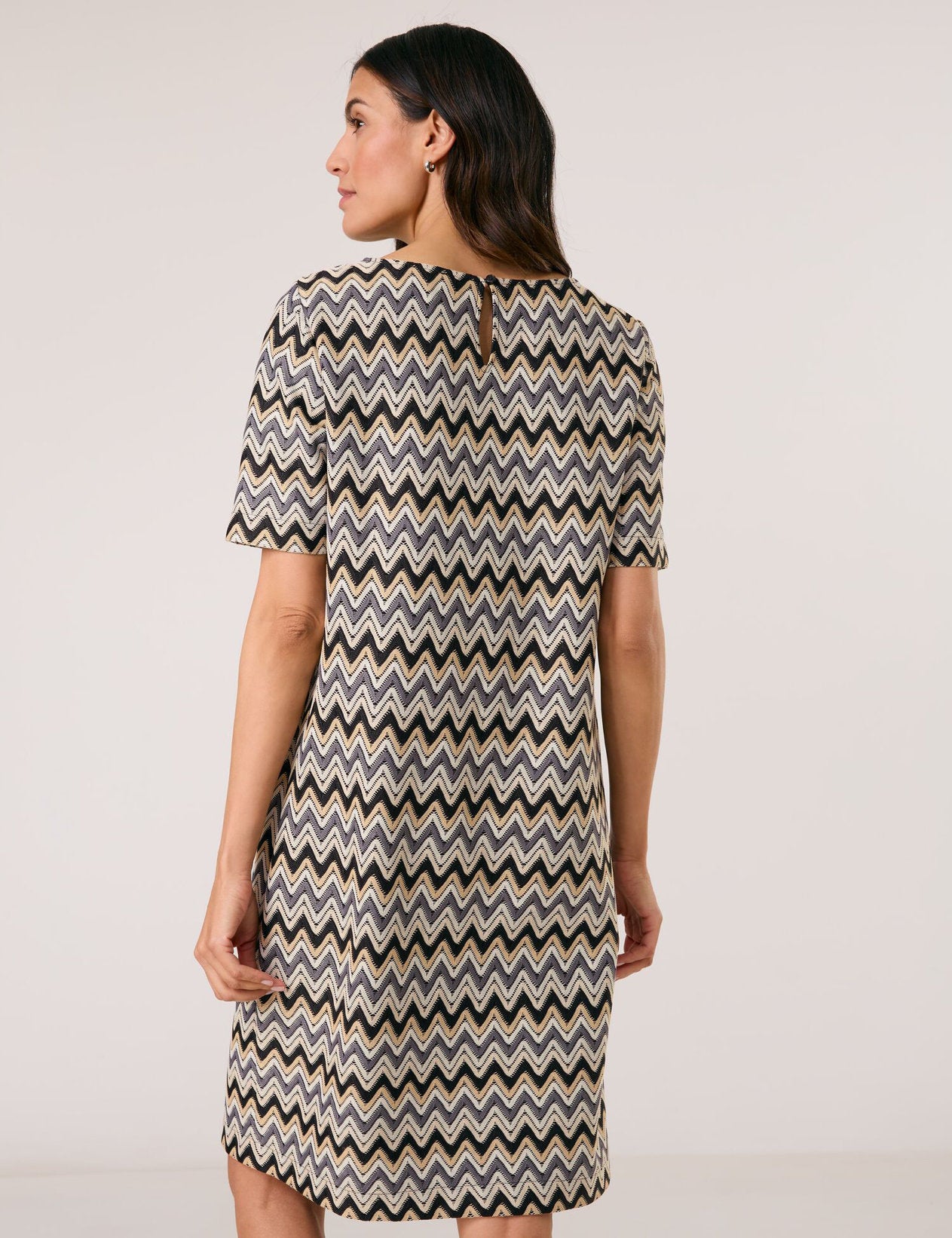 Gerry Weber_Crochet-Look Sheath Dress_580067-31244_9112_03