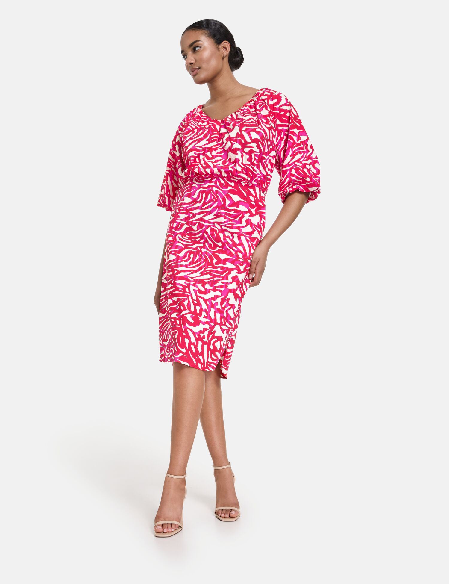 Party Dress With Voluminous Sleeves_580327-11104_6522_01