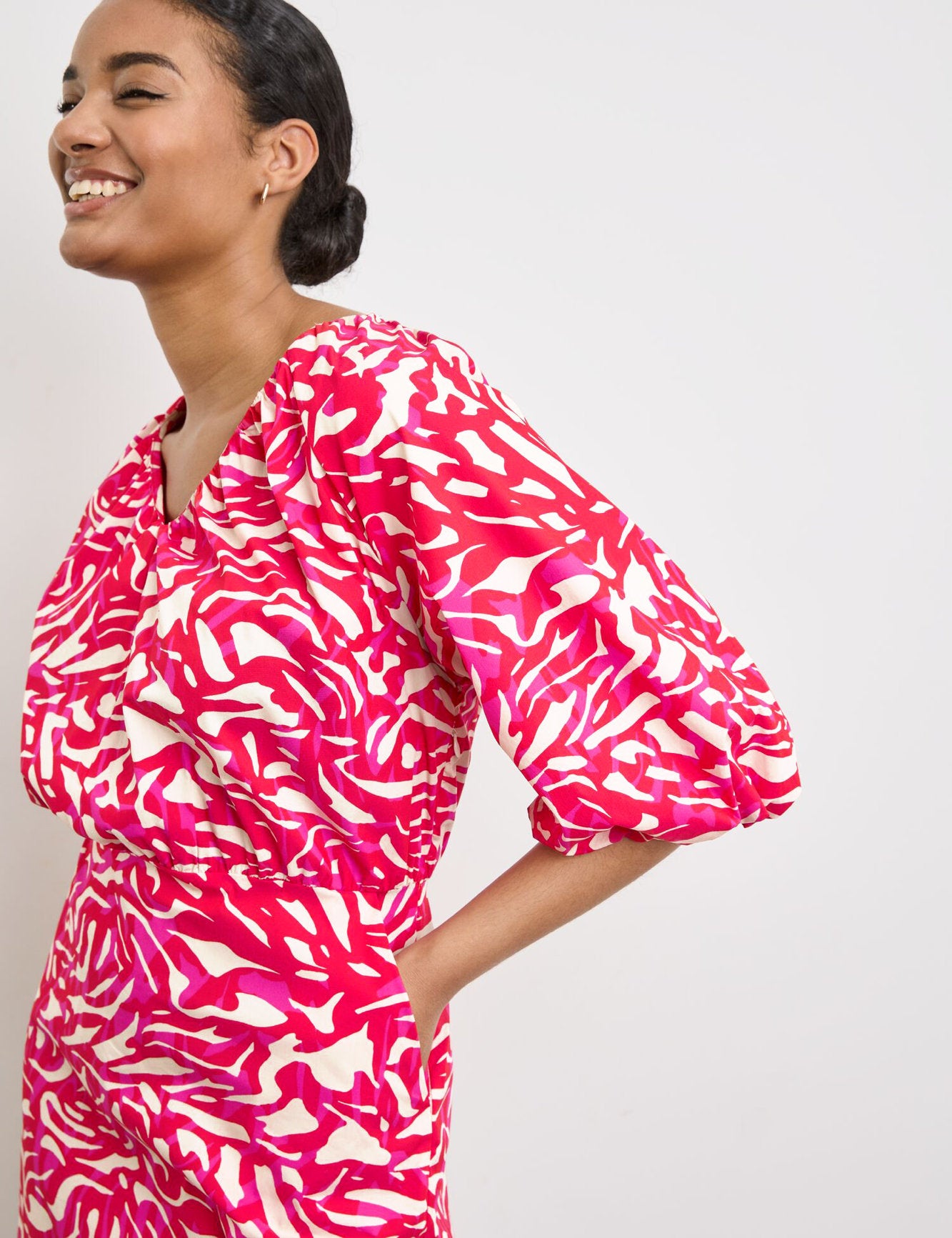 Party Dress With Voluminous Sleeves_580327-11104_6522_02