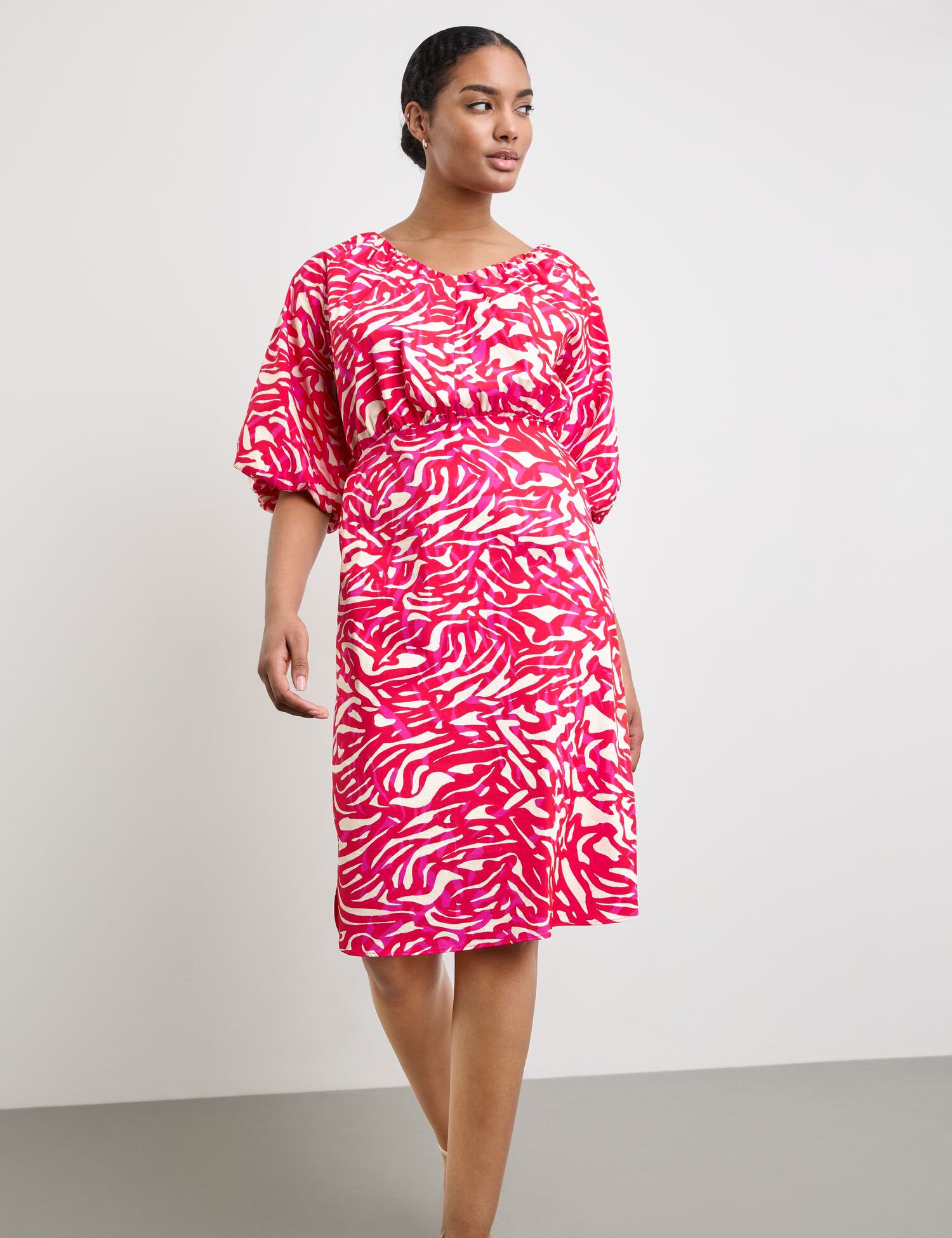 Party Dress With Voluminous Sleeves_580327-11104_6522_03