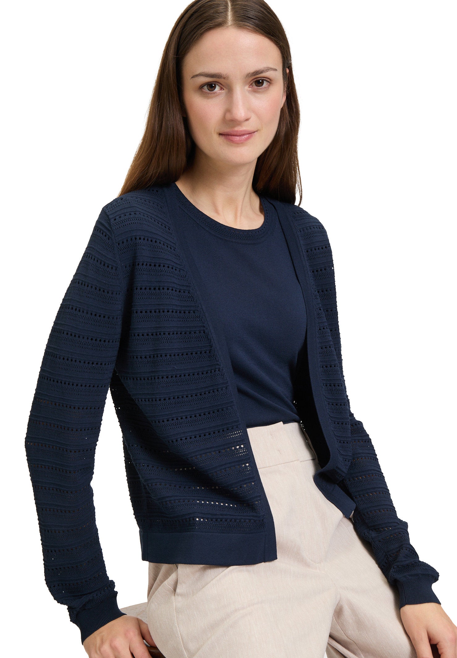 Betty Barclay_Close-Fitting Knit Cardigan_5842-3259_8543_06