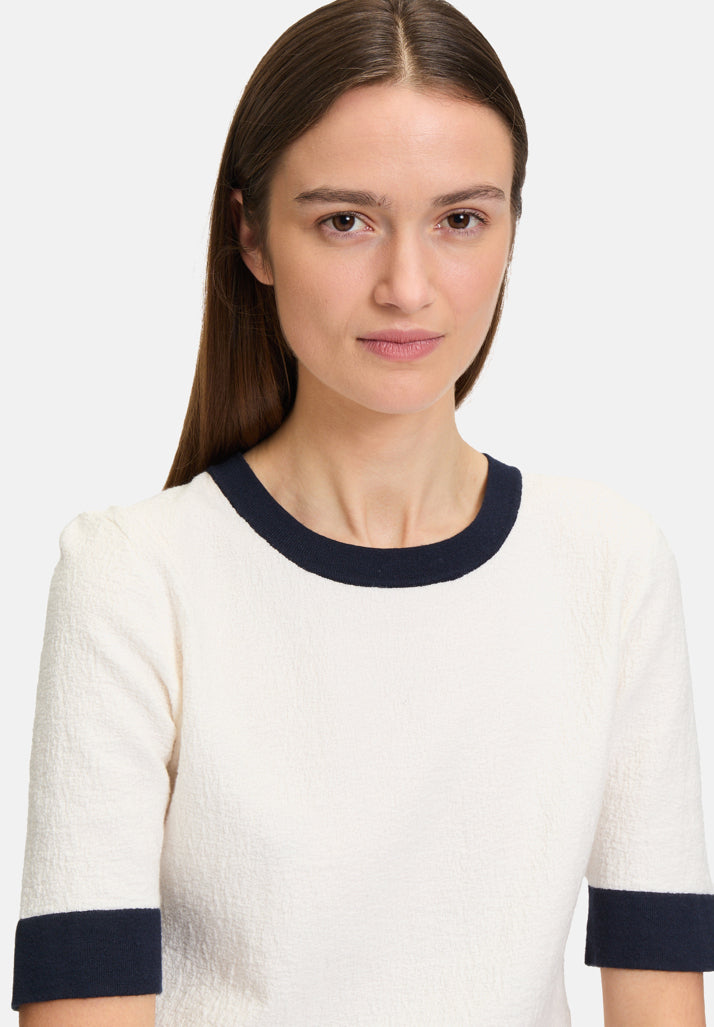 Betty Barclay_Cream/Dark Blue_Fine Knit Round Neck Sweater_5886-3077_1883_07