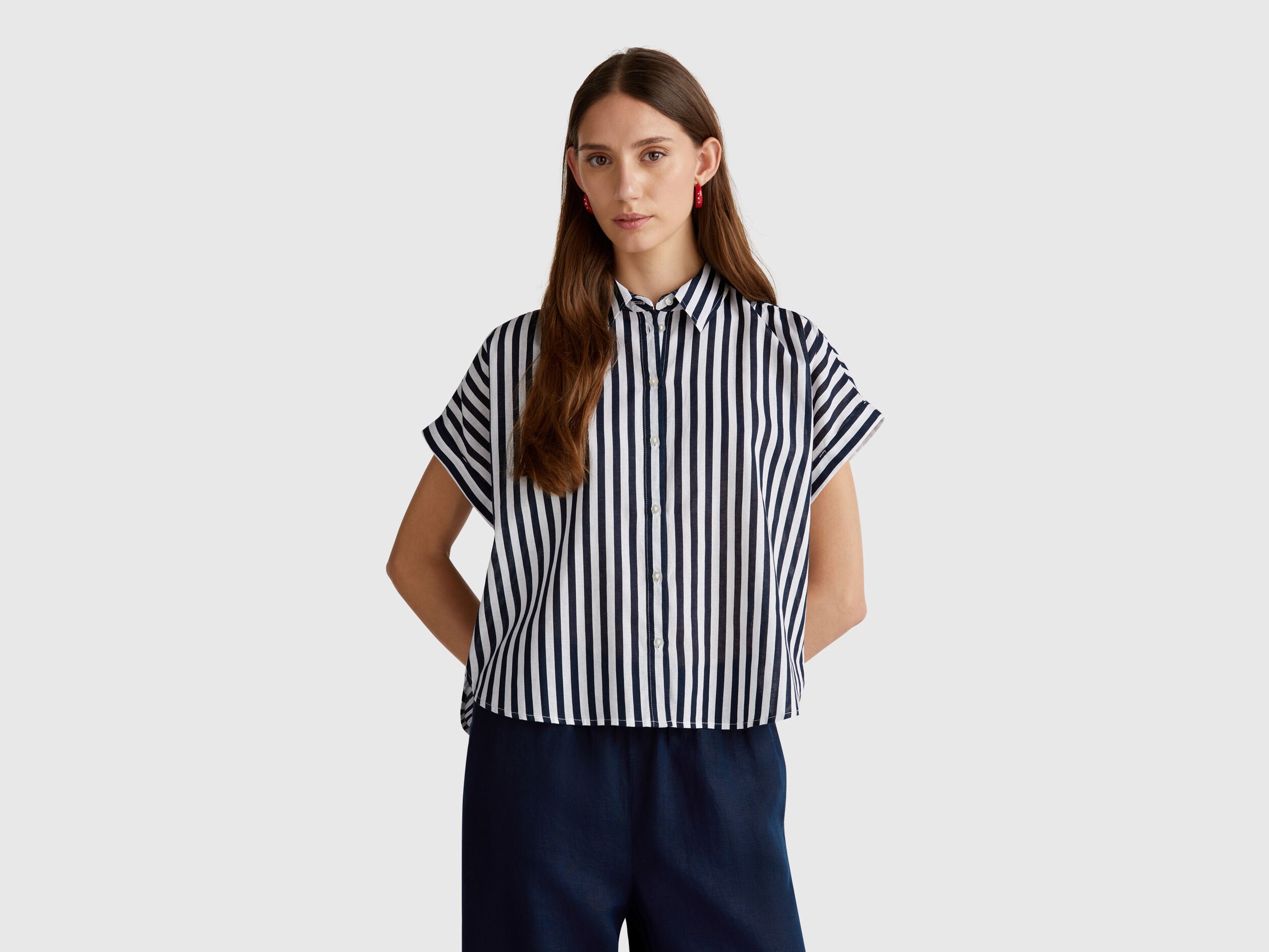 Benetton_Comfort Fit Striped Shirt_58I5DQ08M_77Z_01