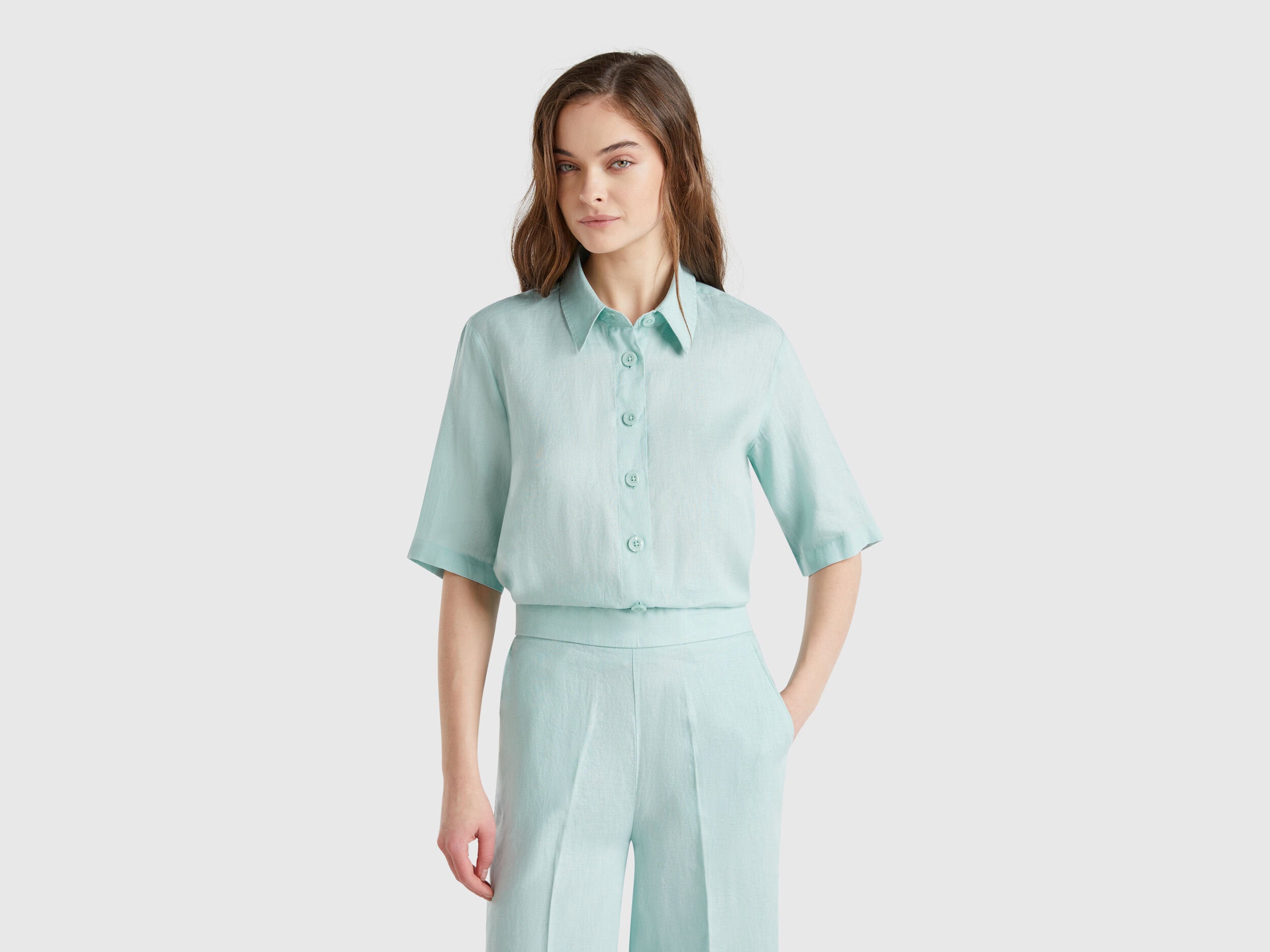 Benetton_Short Shirt in Pure Linen_5BML5QB75_17H_02