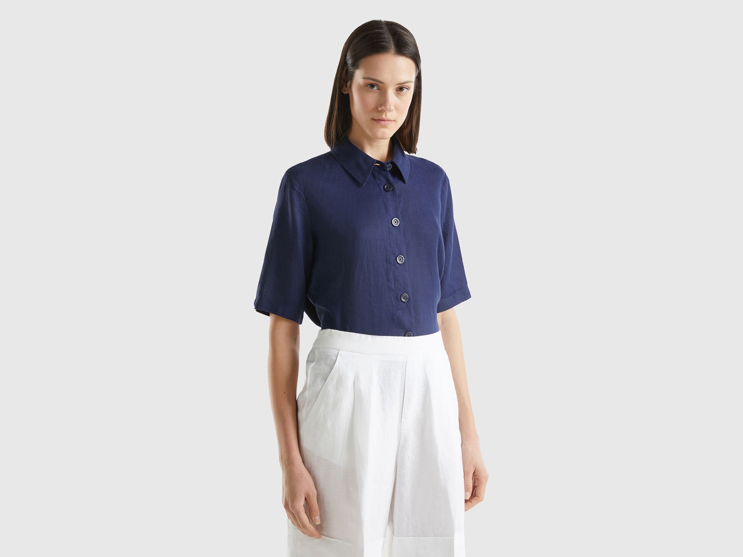 Benetton_Short Shirt in Pure Linen_5BML5QB75_252_02