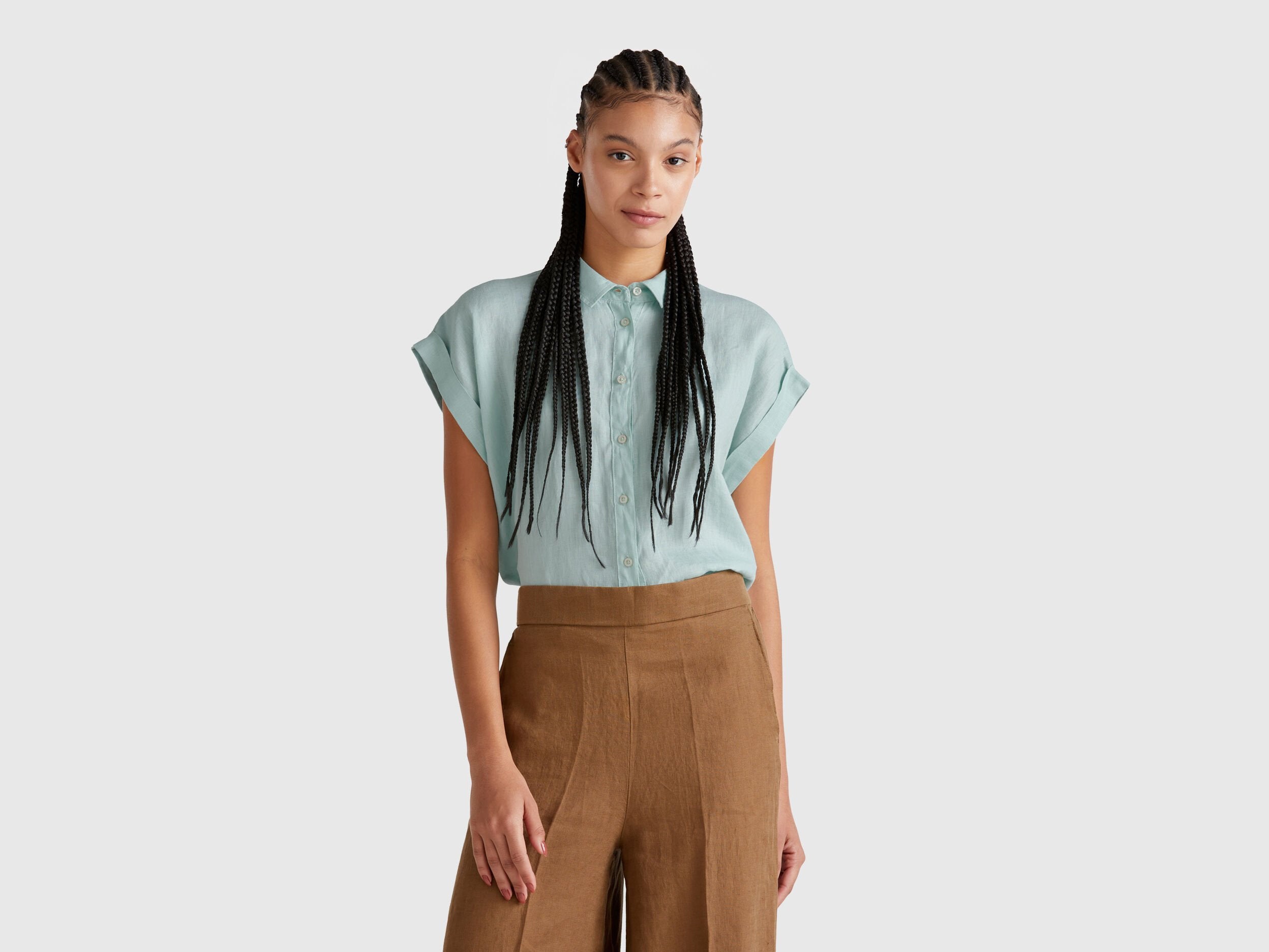 Benetton_Regular Fit Shirt in Pure Linen_5BMLDQ06V_17H_02