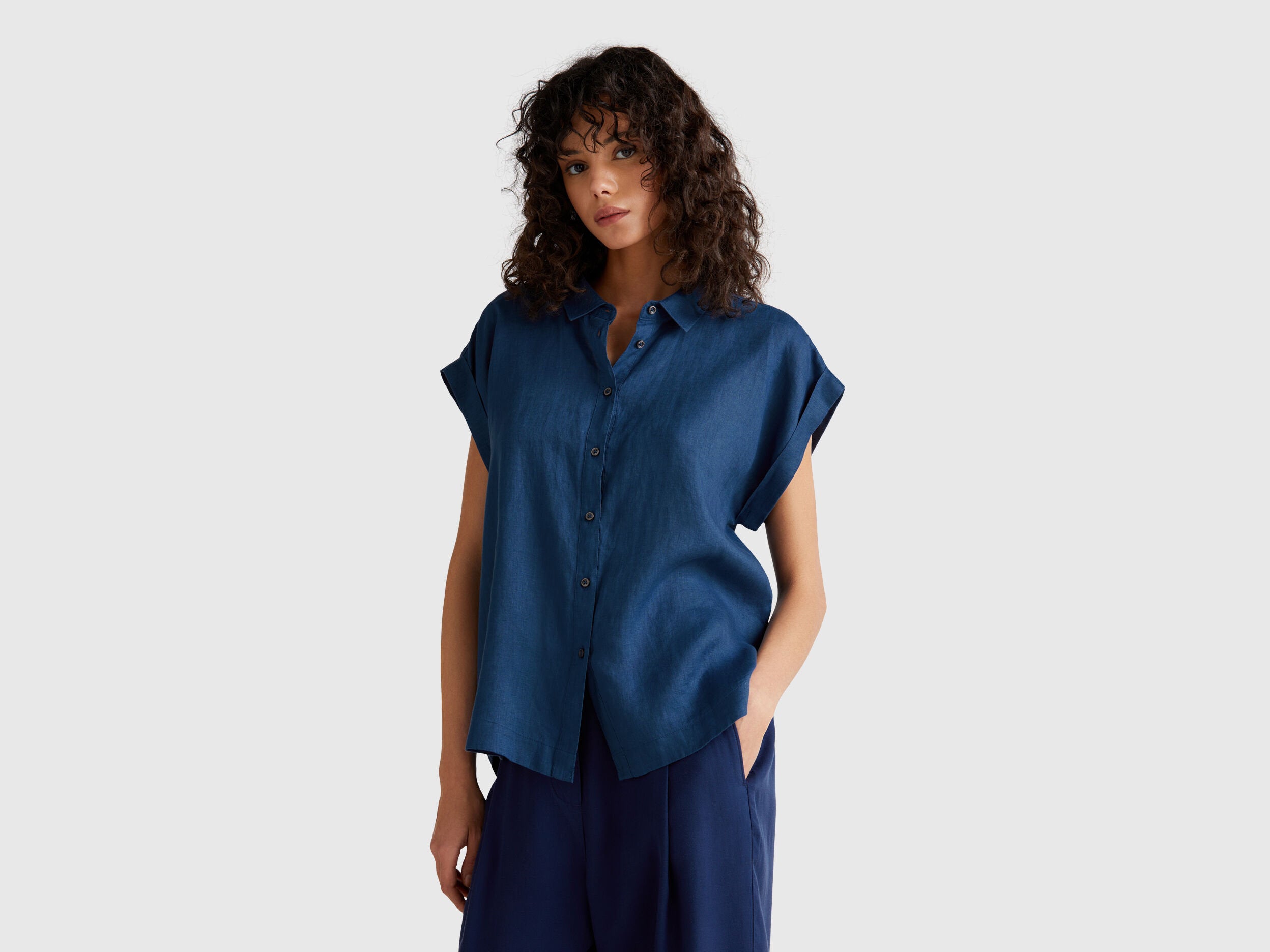 Benetton_Regular Fit Shirt in Pure Linen_5BMLDQ06V_217_01