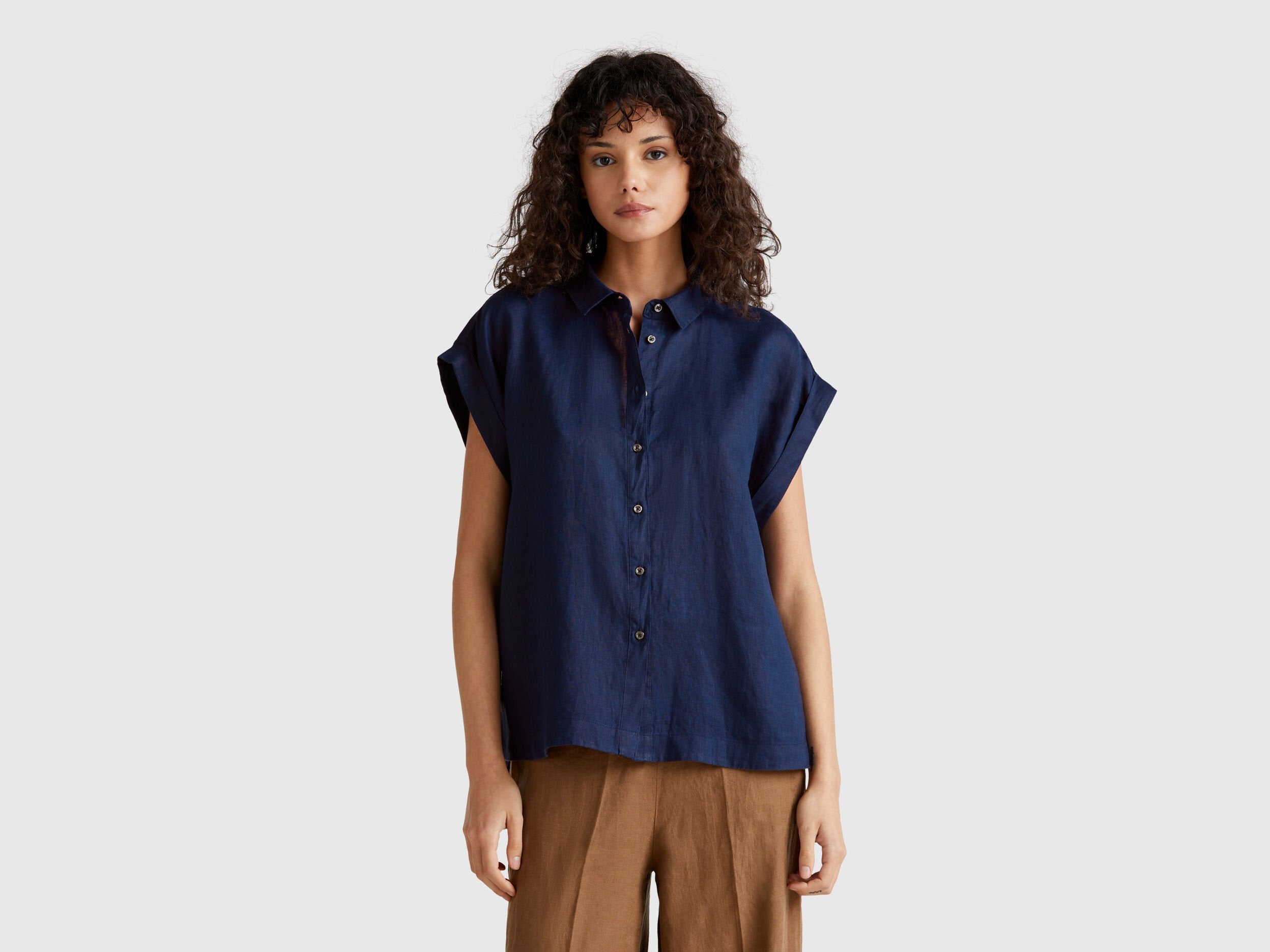 Benetton_Regular Fit Shirt in Pure Linen_5BMLDQ06V_252_01