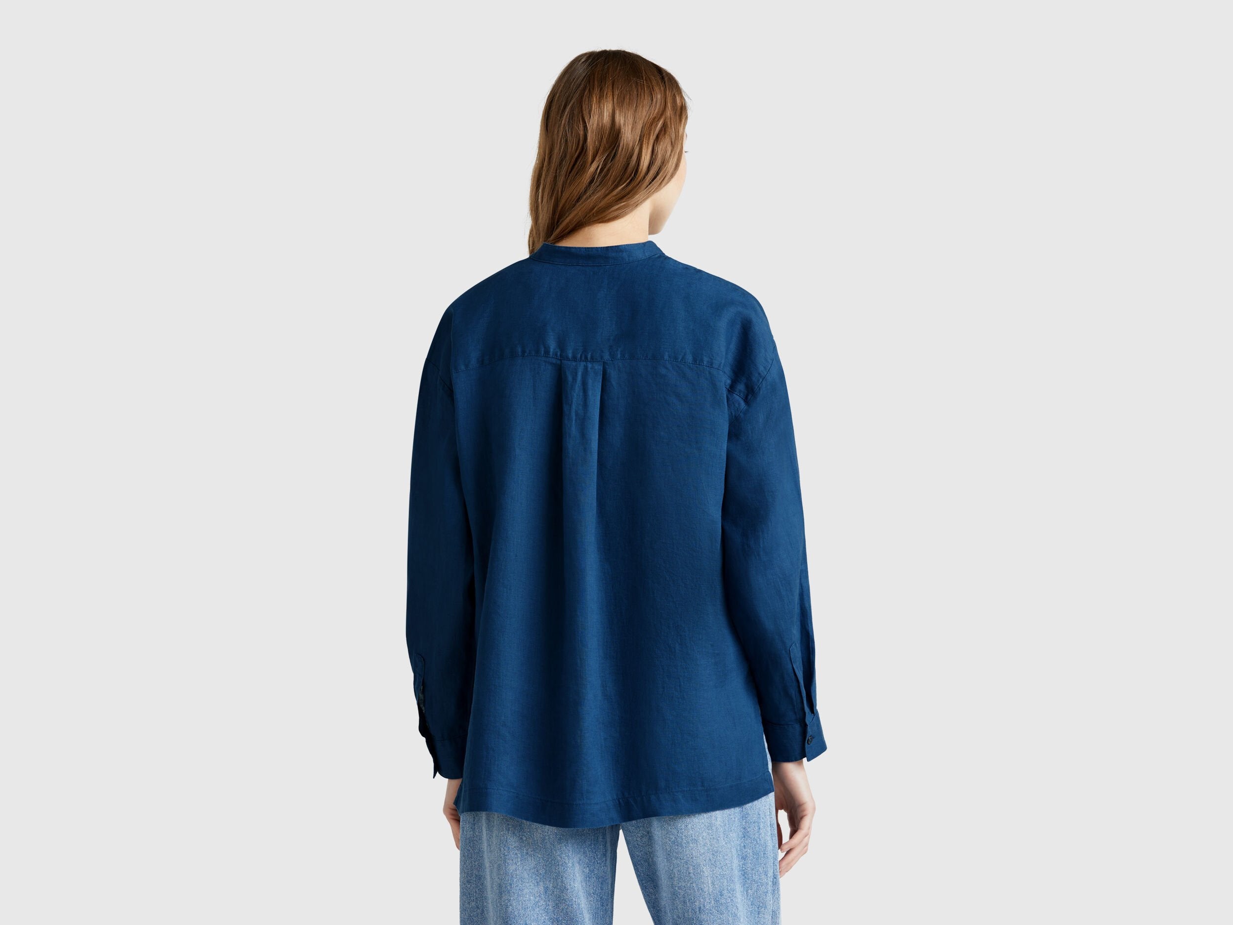 Benetton_Oversized Shirt in Pure Linen_5BMLDQ0BA_217_02