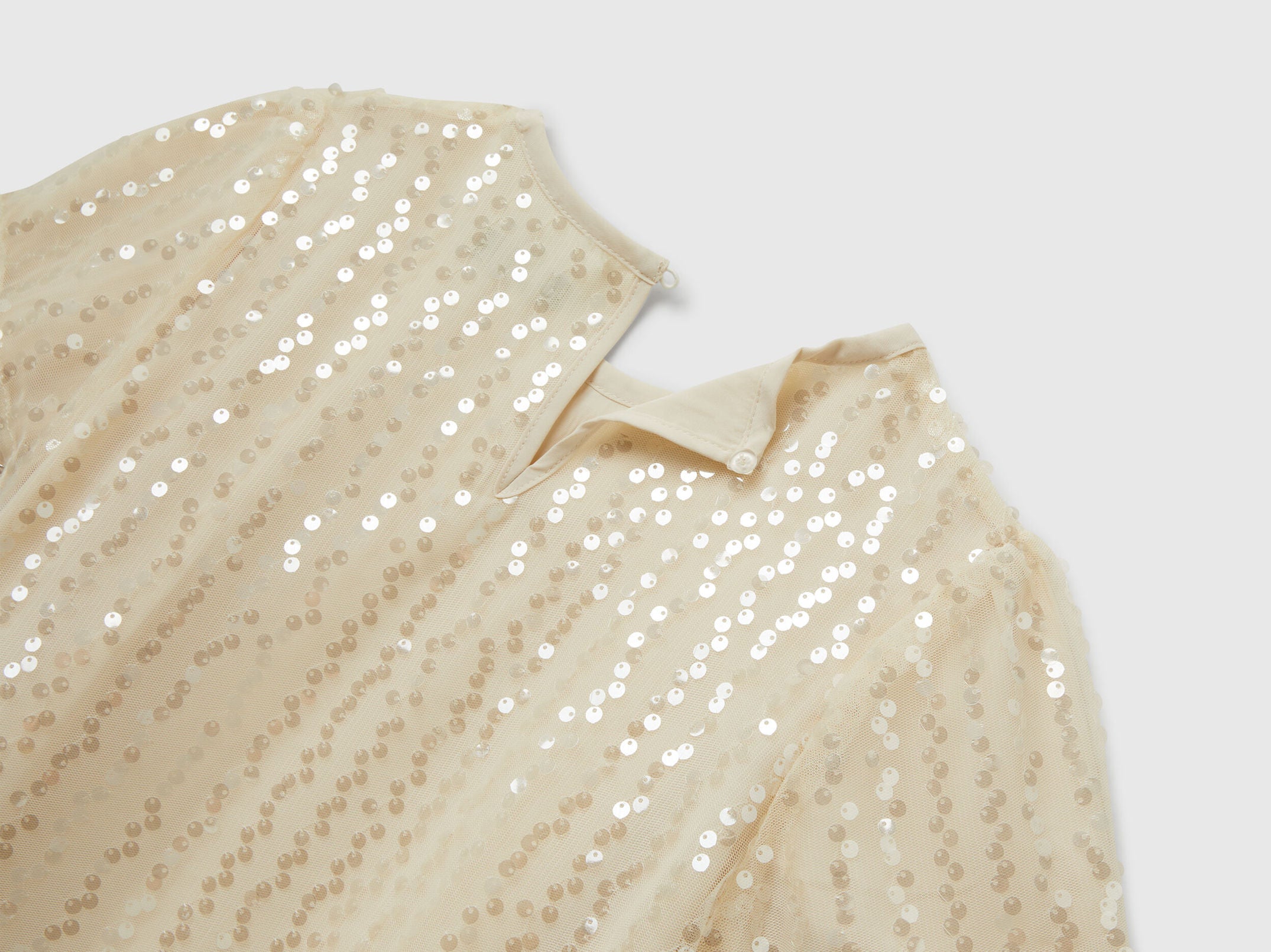 Benetton_Creamy White_Blouse with Sequins_5PAYCQ04G_901_03