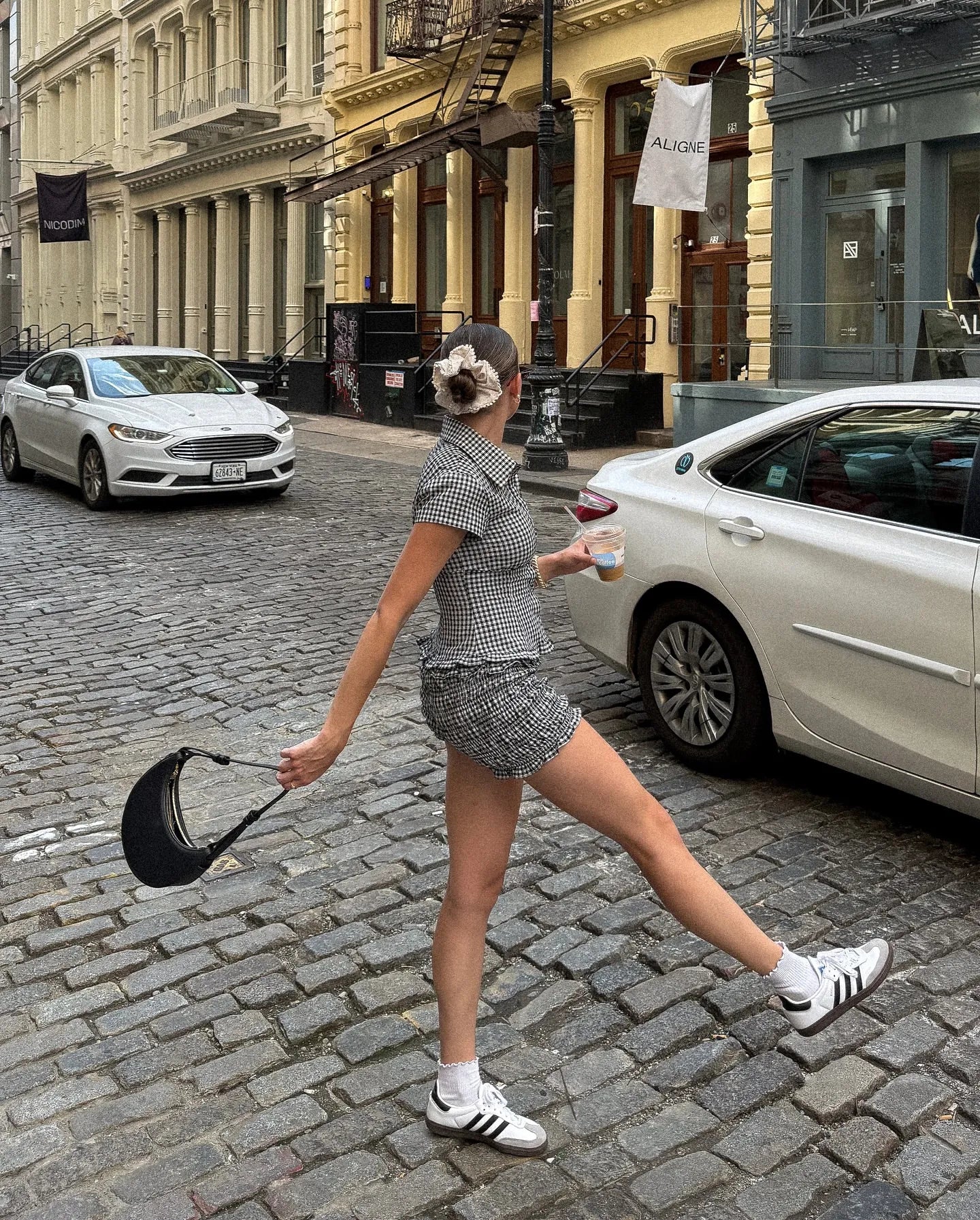 JW PEI_Black_Carly Medium Shoulder Bags_5S04-11_Black_06