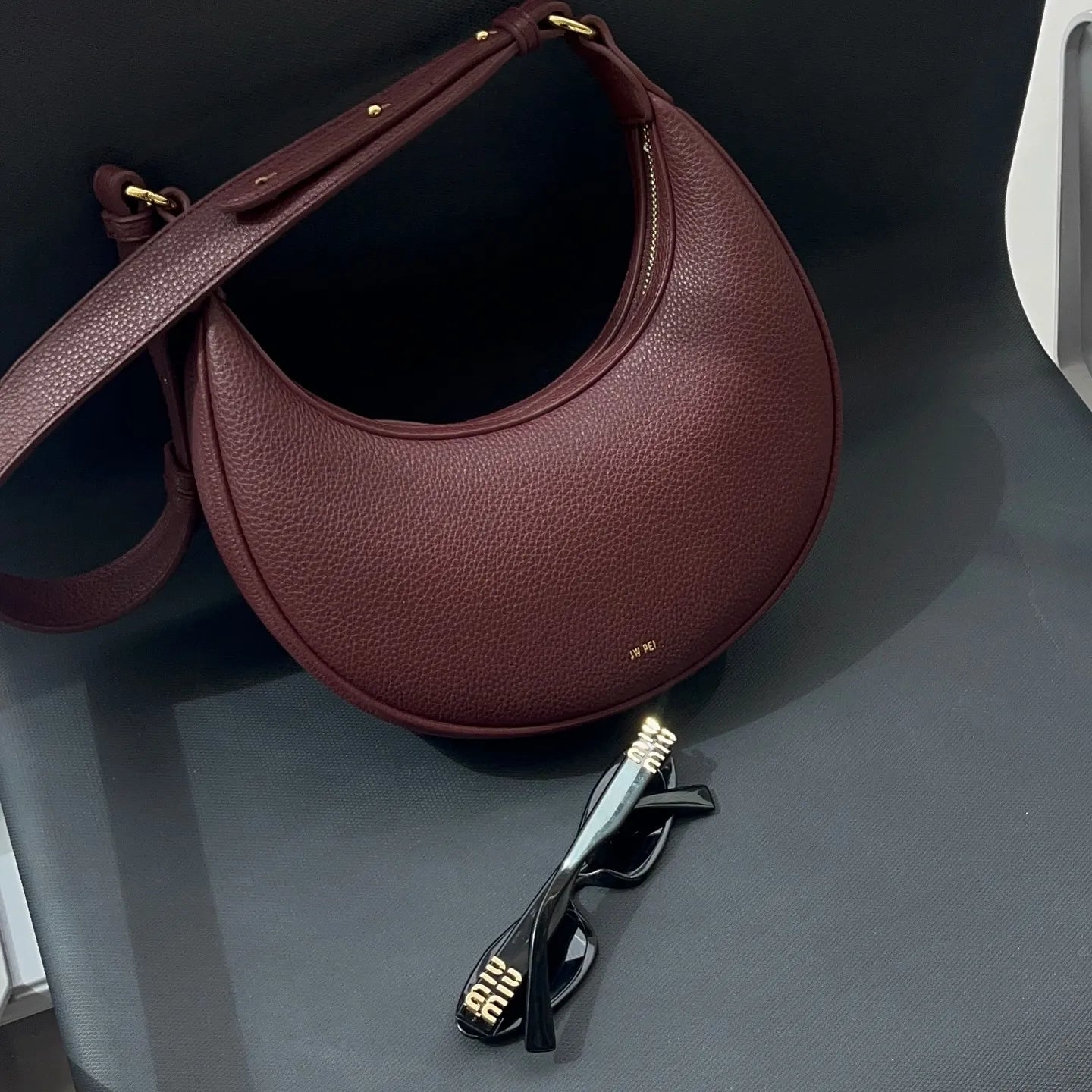 JW PEI_Deep Claret_Carly Medium Shoulder Bags_5S04-4_Deep Claret_08