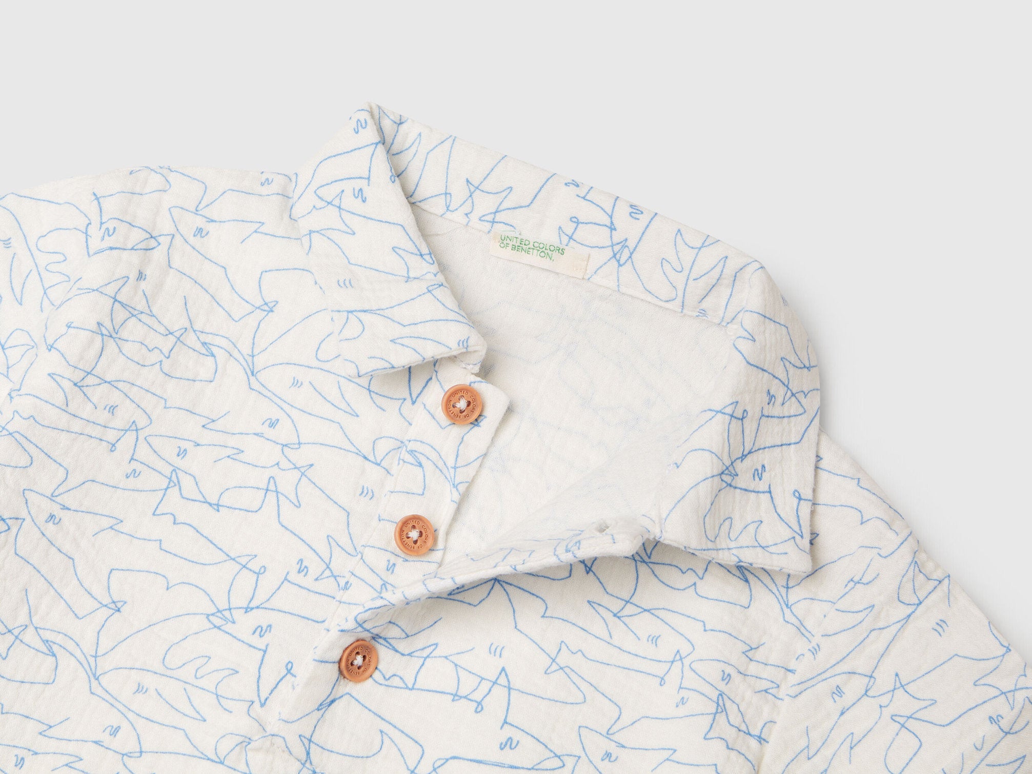 Benetton_Polo with Shark Print_5UZ8AQ00V_70J_03