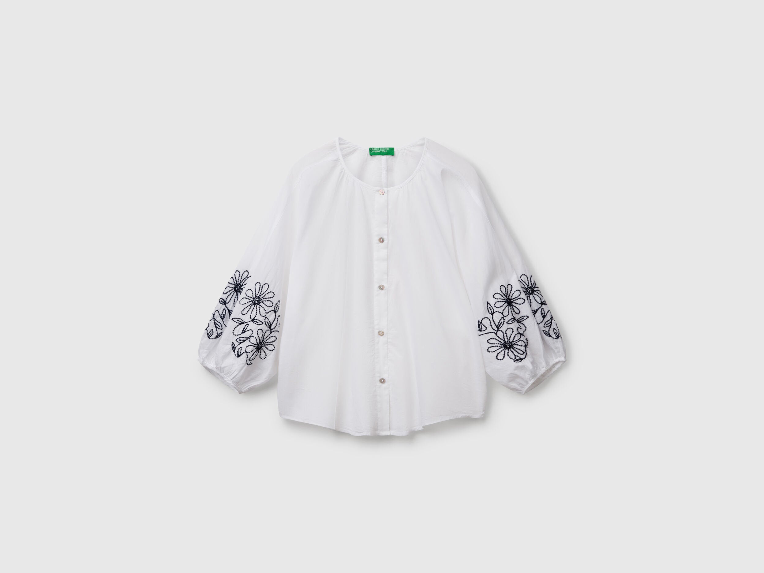 Benetton_Blouse with Floral Embroidery_5VZCDQ0BN_101_03