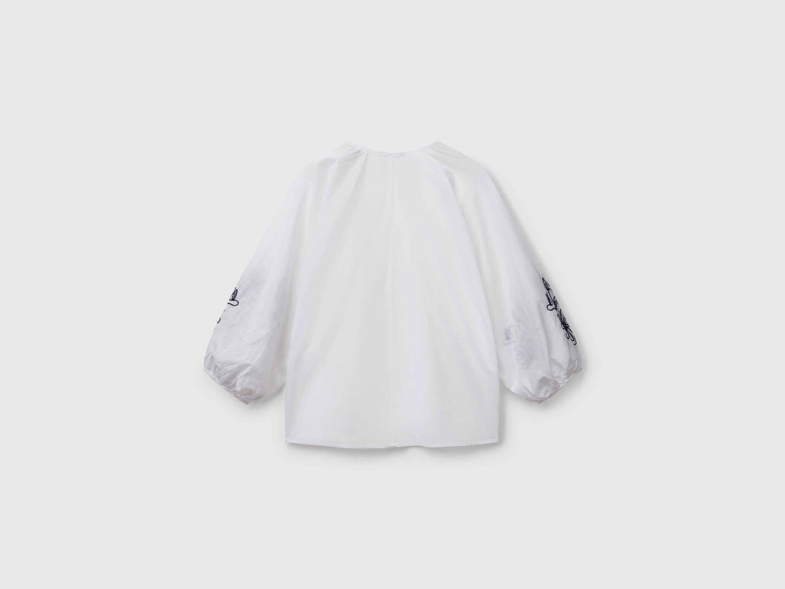 Benetton_Blouse with Floral Embroidery_5VZCDQ0BN_101_04