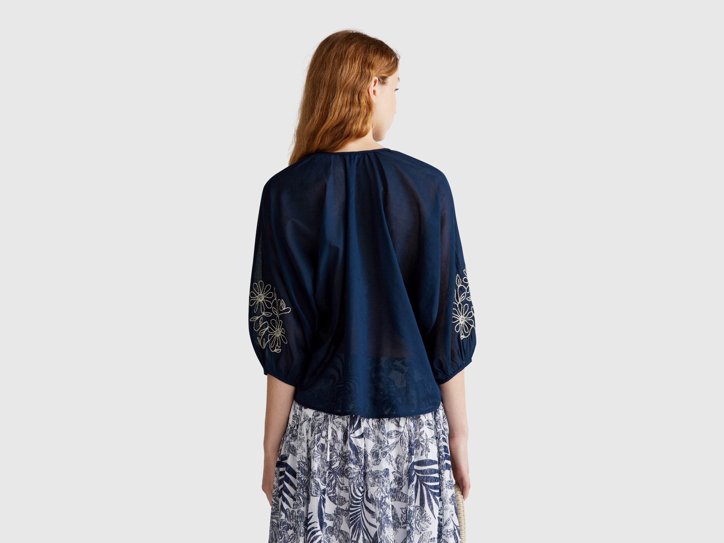Benetton_Blouse with Floral Embroidery_5VZCDQ0BN_252_02