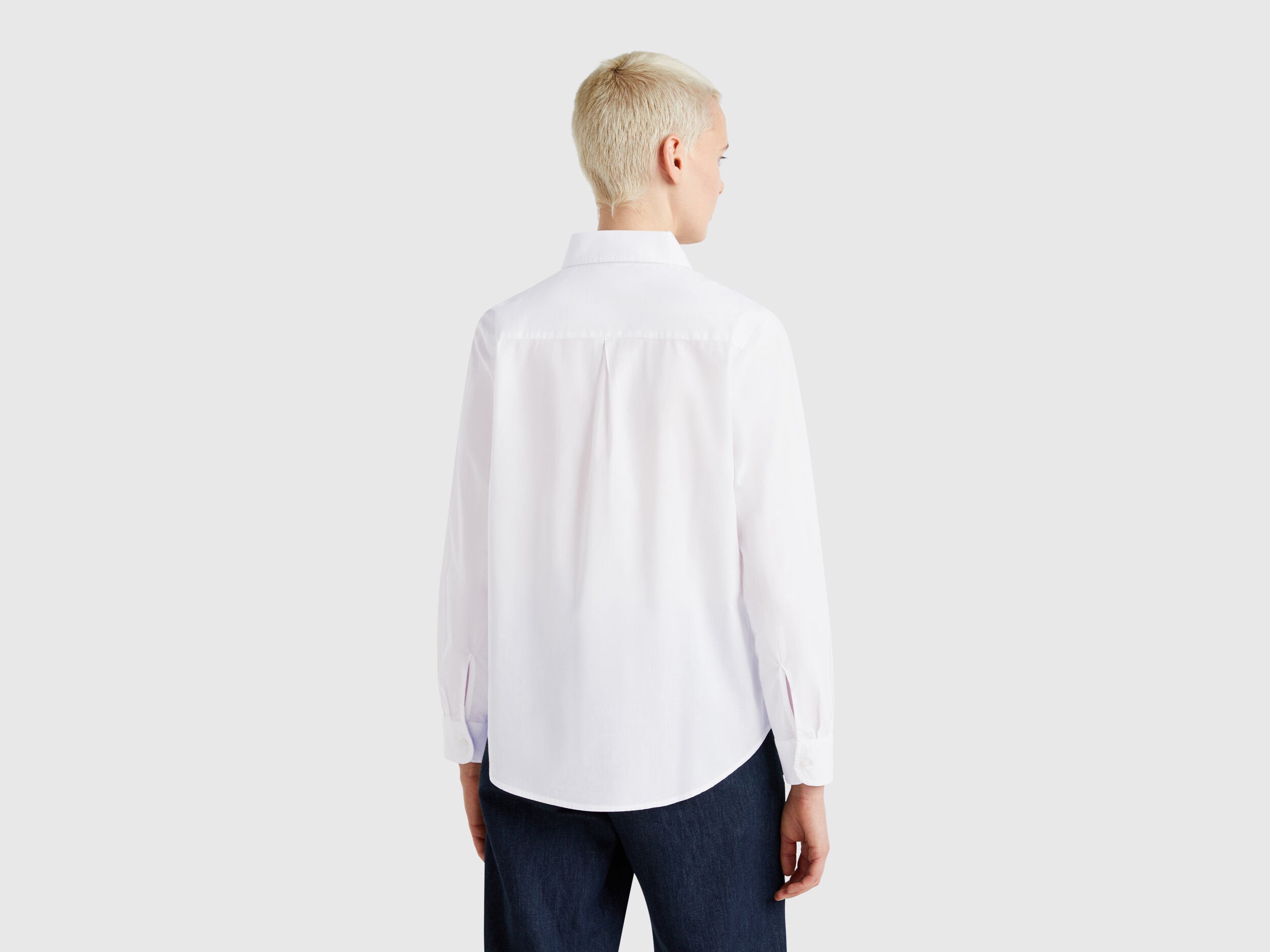 Beneton_Regular Fit Shirt in Light Cotton_5WPQDQ0AX_101_03