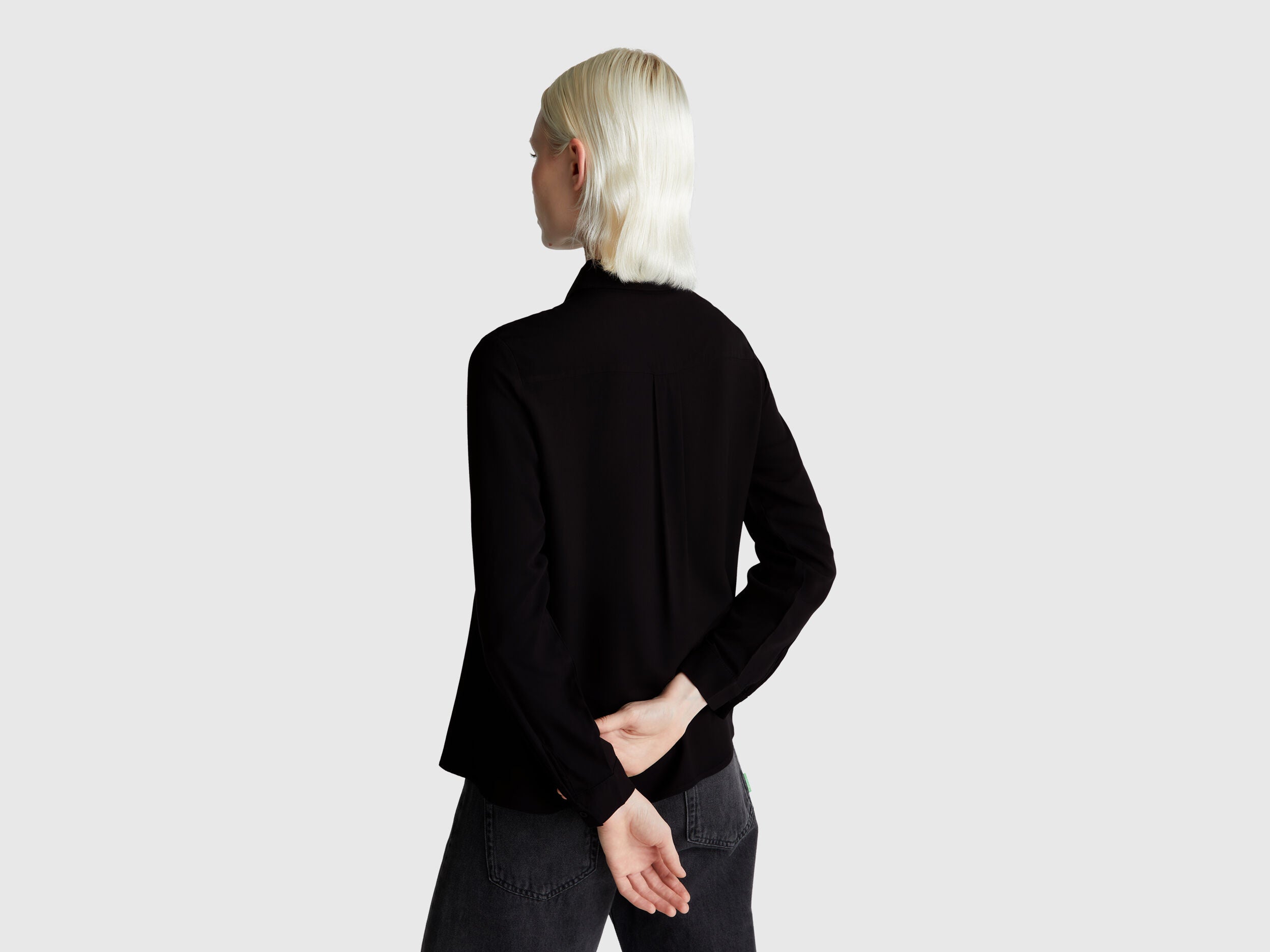 Benetton_Black_Regular Fit Shirt in Viscose_5WPWDQ0B0_100_02