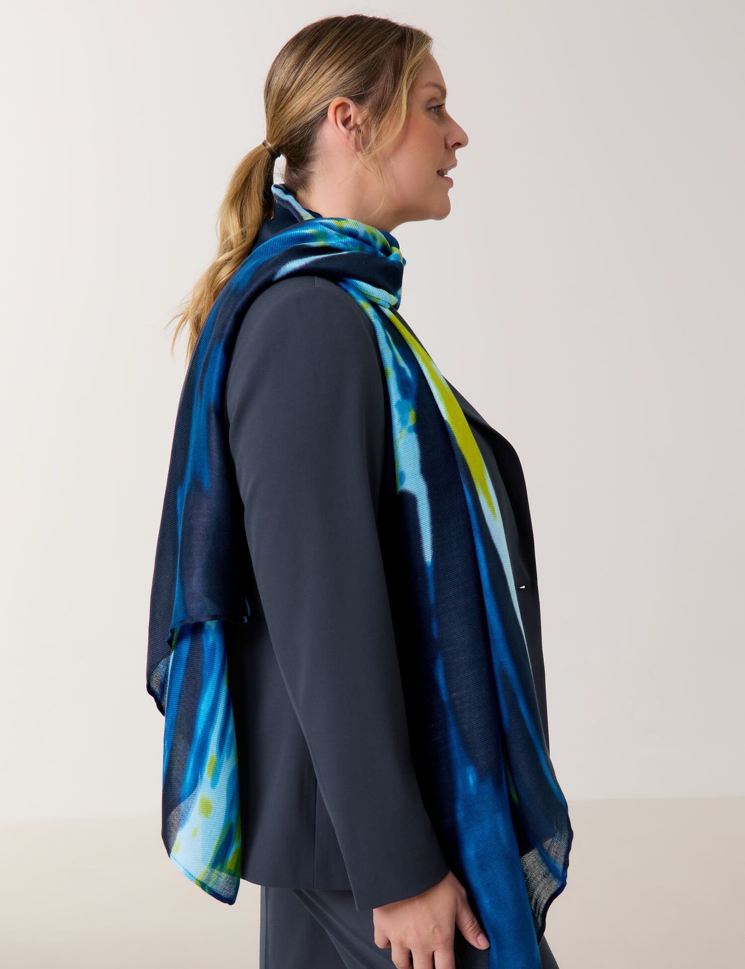 Samoon_Soft Scarf with a Print_600601-23100_8452_04